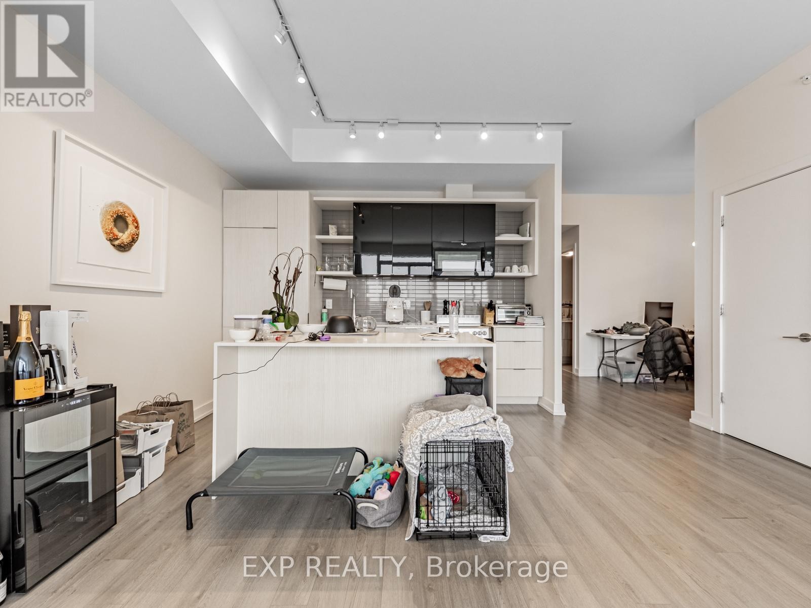 












811 - 6 PARKWOOD AVENUE

,
Toronto (Casa Loma),




Ontario
M4V1V1

