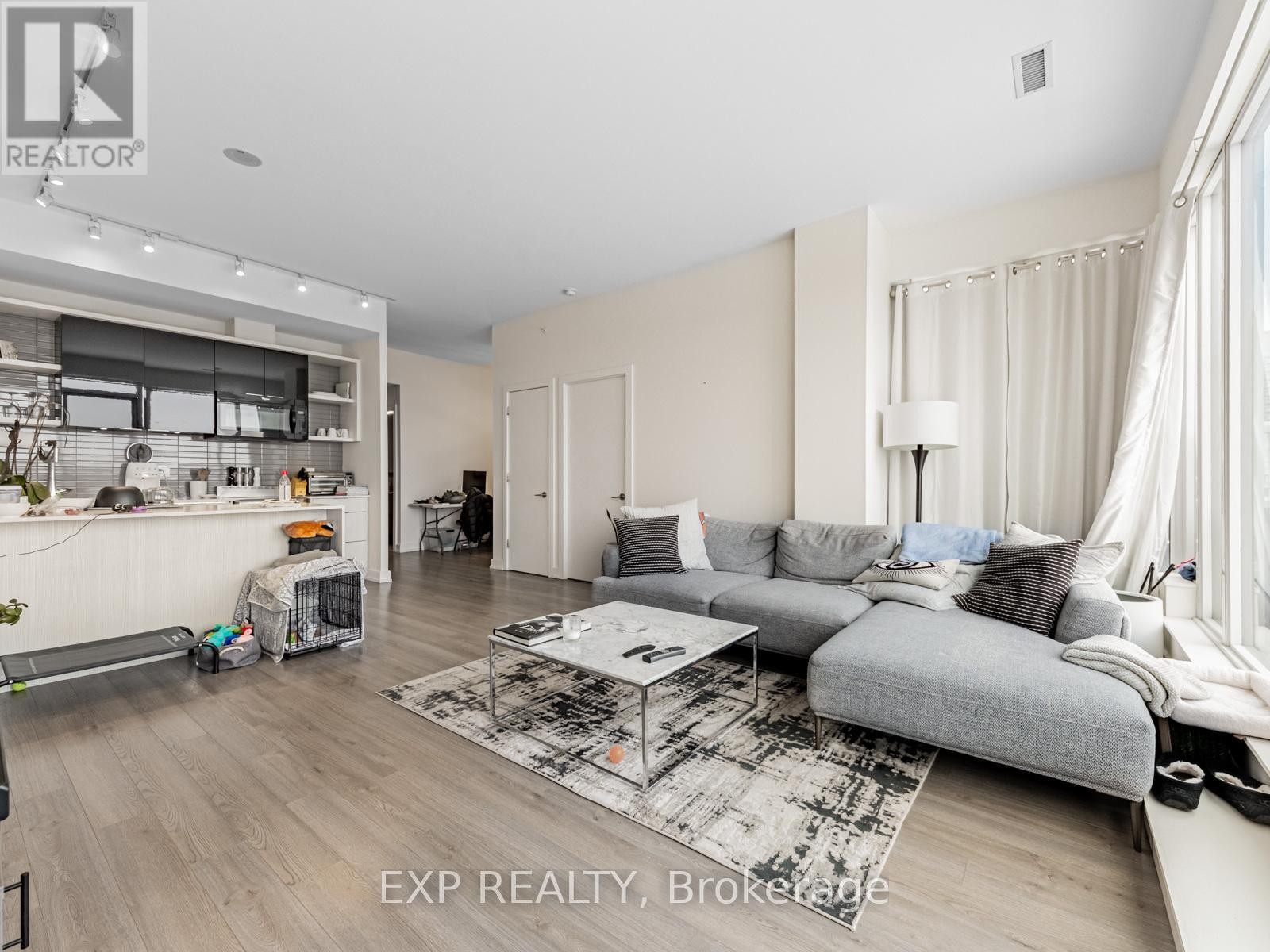 












811 - 6 PARKWOOD AVENUE

,
Toronto (Casa Loma),




Ontario
M4V1V1

