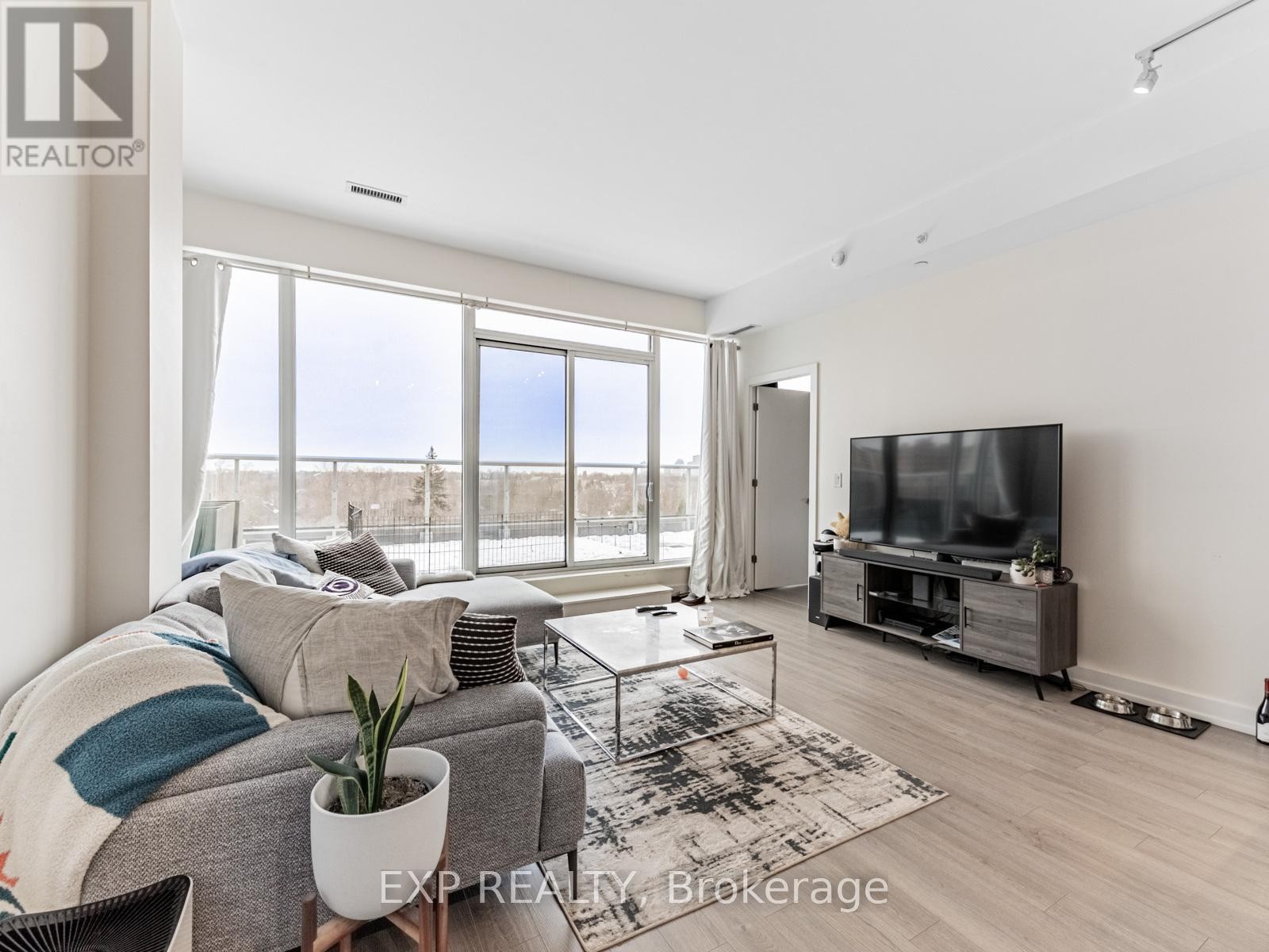 












811 - 6 PARKWOOD AVENUE

,
Toronto (Casa Loma),




Ontario
M4V1V1

