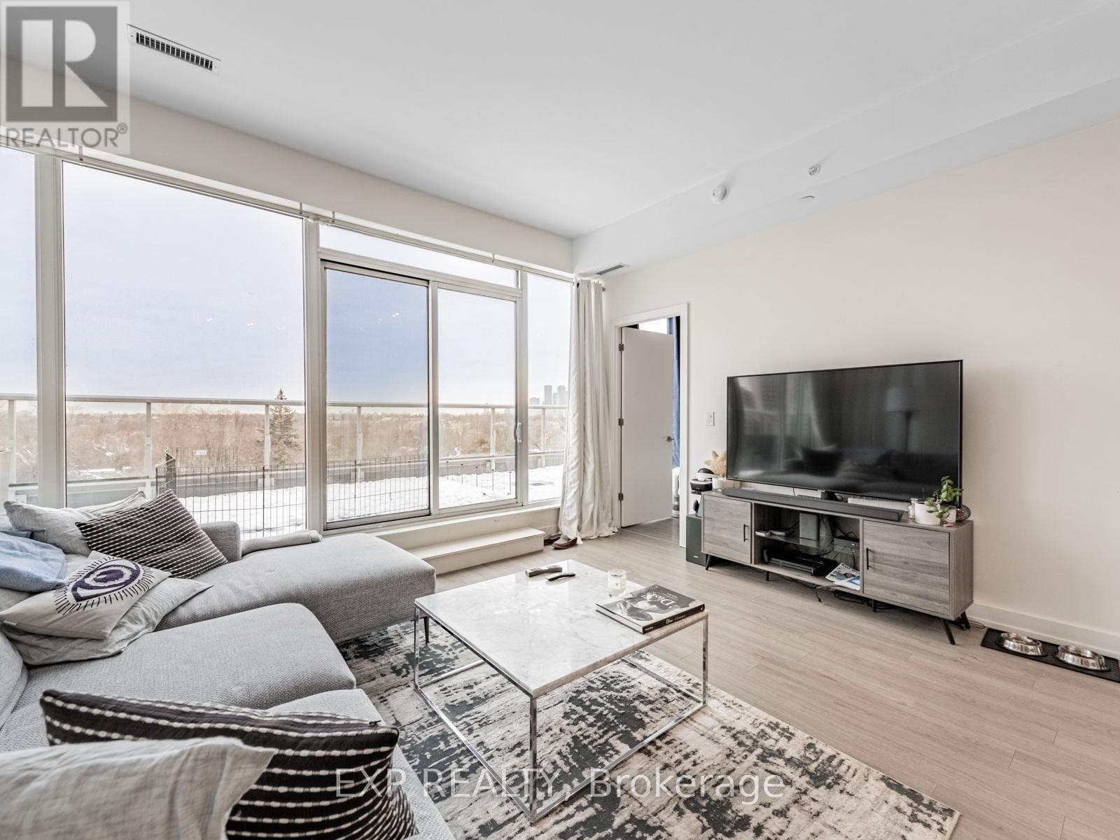 












811 - 6 PARKWOOD AVENUE

,
Toronto (Casa Loma),




Ontario
M4V1V1

