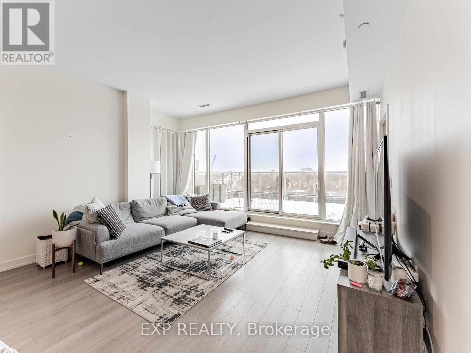 












811 - 6 PARKWOOD AVENUE

,
Toronto (Casa Loma),




Ontario
M4V1V1

