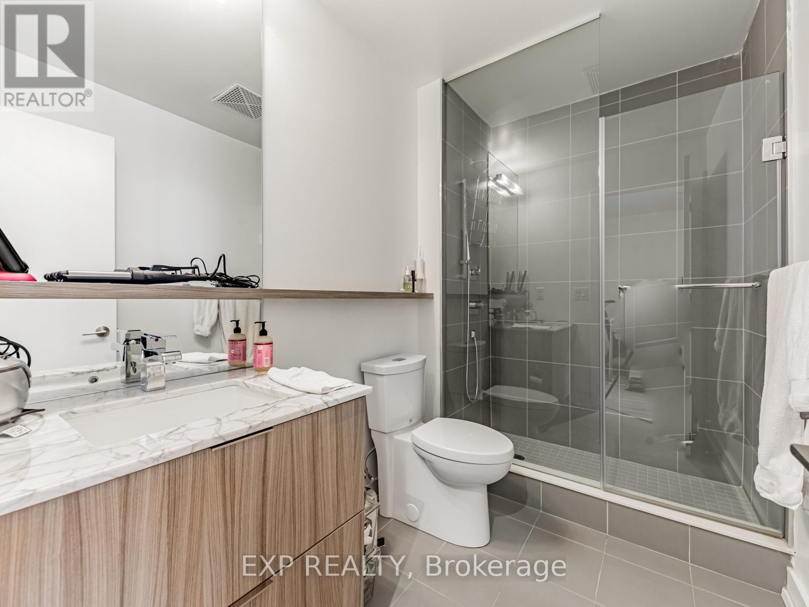 












811 - 6 PARKWOOD AVENUE

,
Toronto (Casa Loma),




Ontario
M4V1V1

