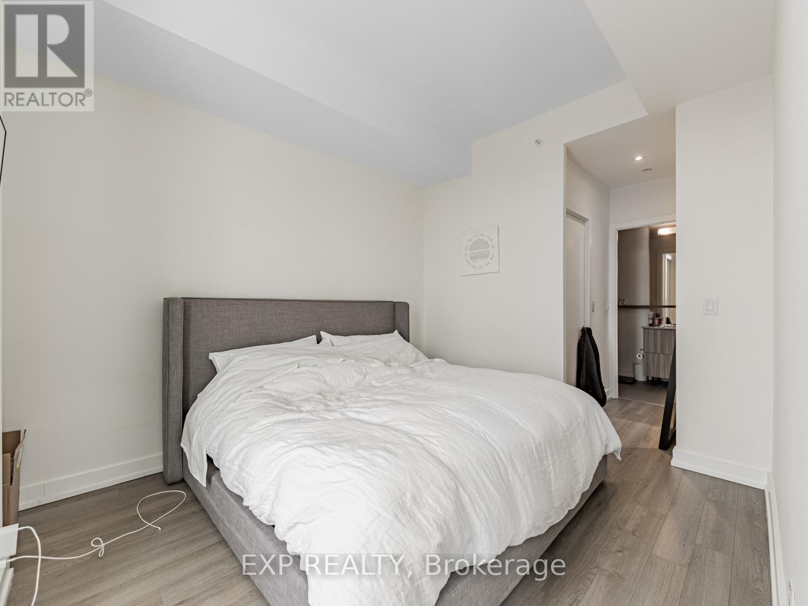 












811 - 6 PARKWOOD AVENUE

,
Toronto (Casa Loma),




Ontario
M4V1V1

