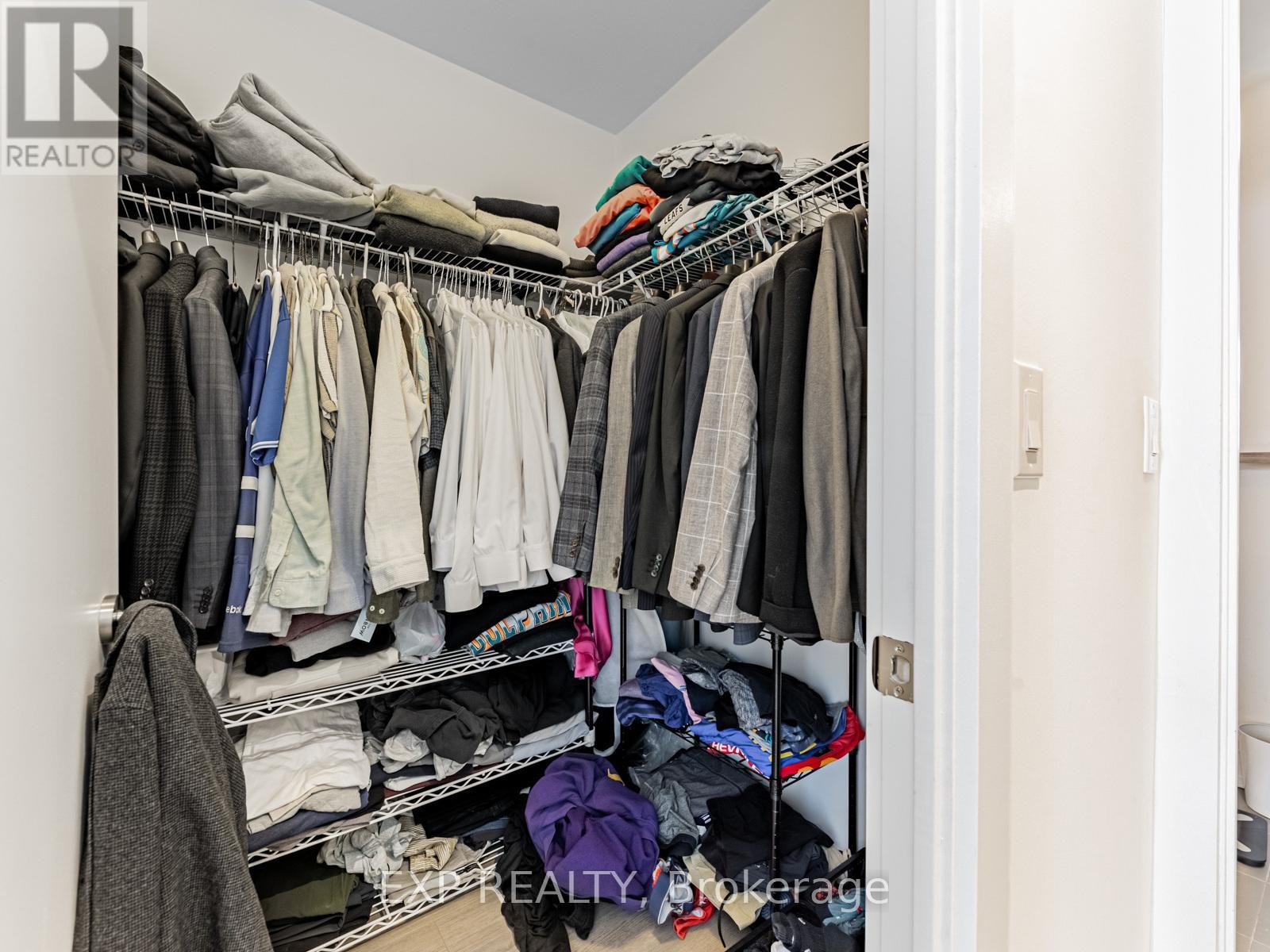 












811 - 6 PARKWOOD AVENUE

,
Toronto (Casa Loma),




Ontario
M4V1V1

