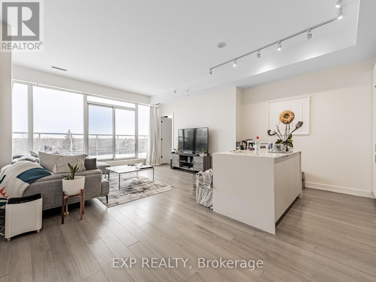 












811 - 6 PARKWOOD AVENUE

,
Toronto (Casa Loma),




Ontario
M4V1V1

