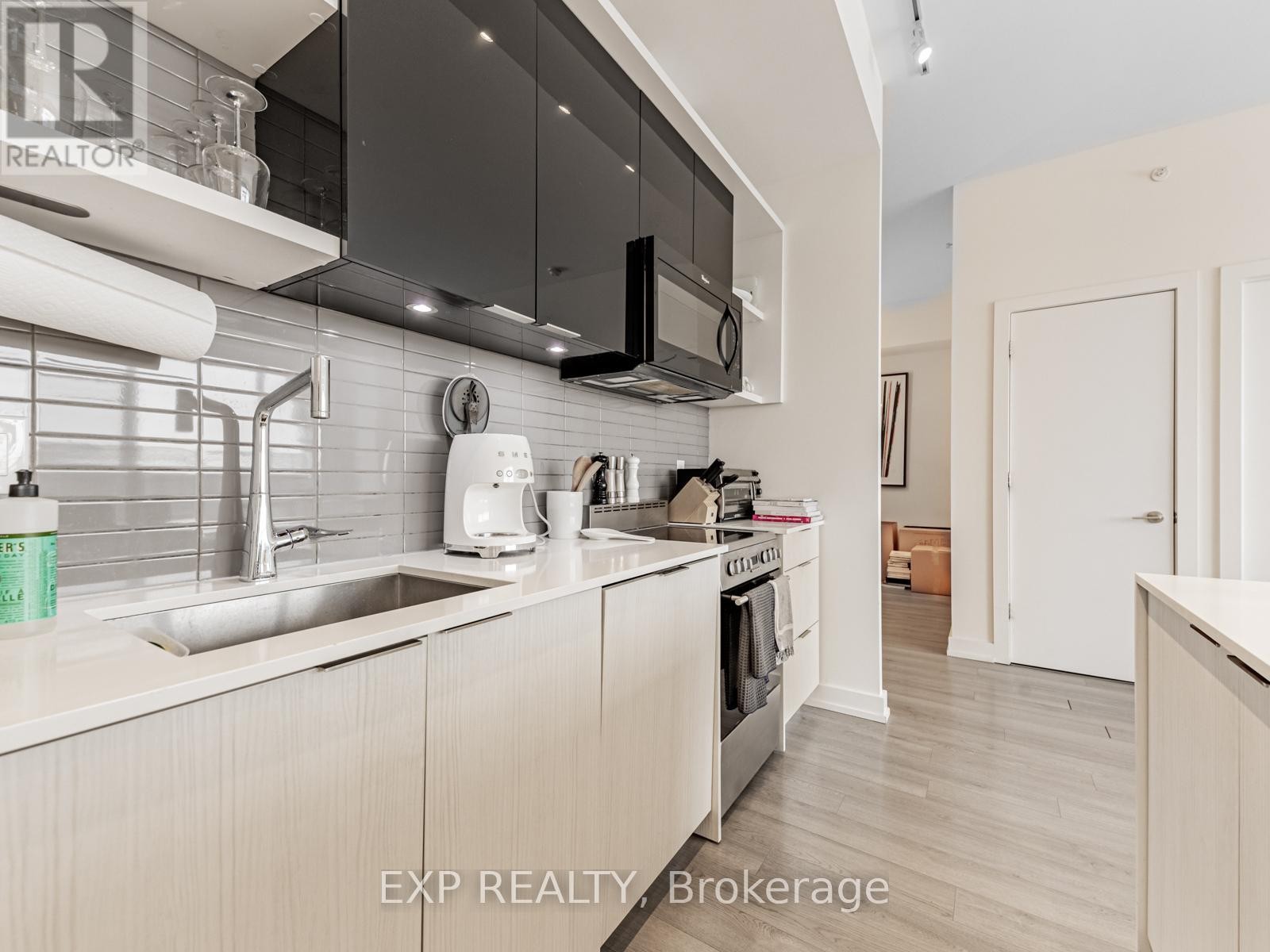 












811 - 6 PARKWOOD AVENUE

,
Toronto (Casa Loma),




Ontario
M4V1V1

