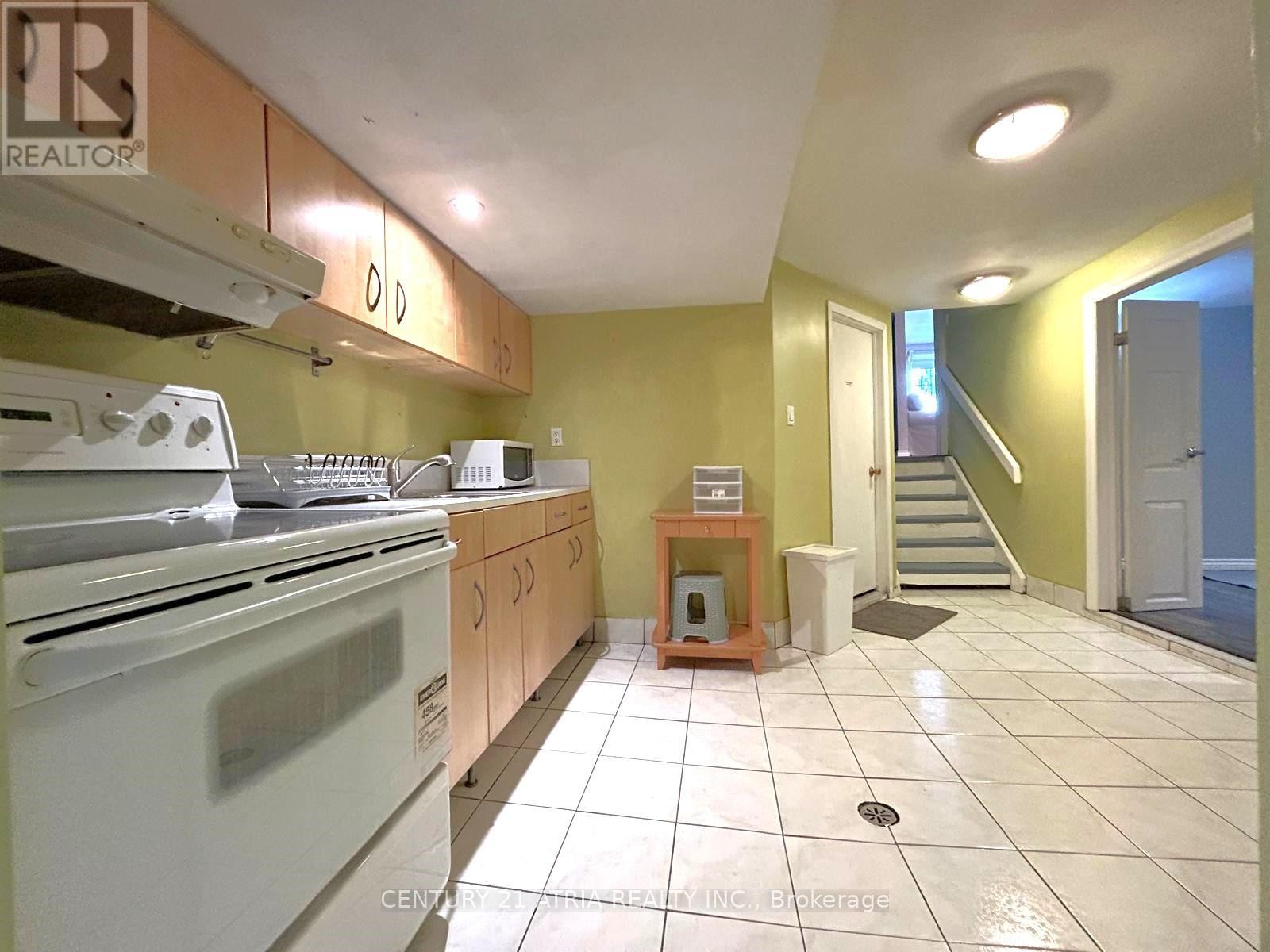 












LOWER - 50 WILLESDEN ROAD

,
Toronto (Hillcrest Village),




Ontario
M2H1V7

