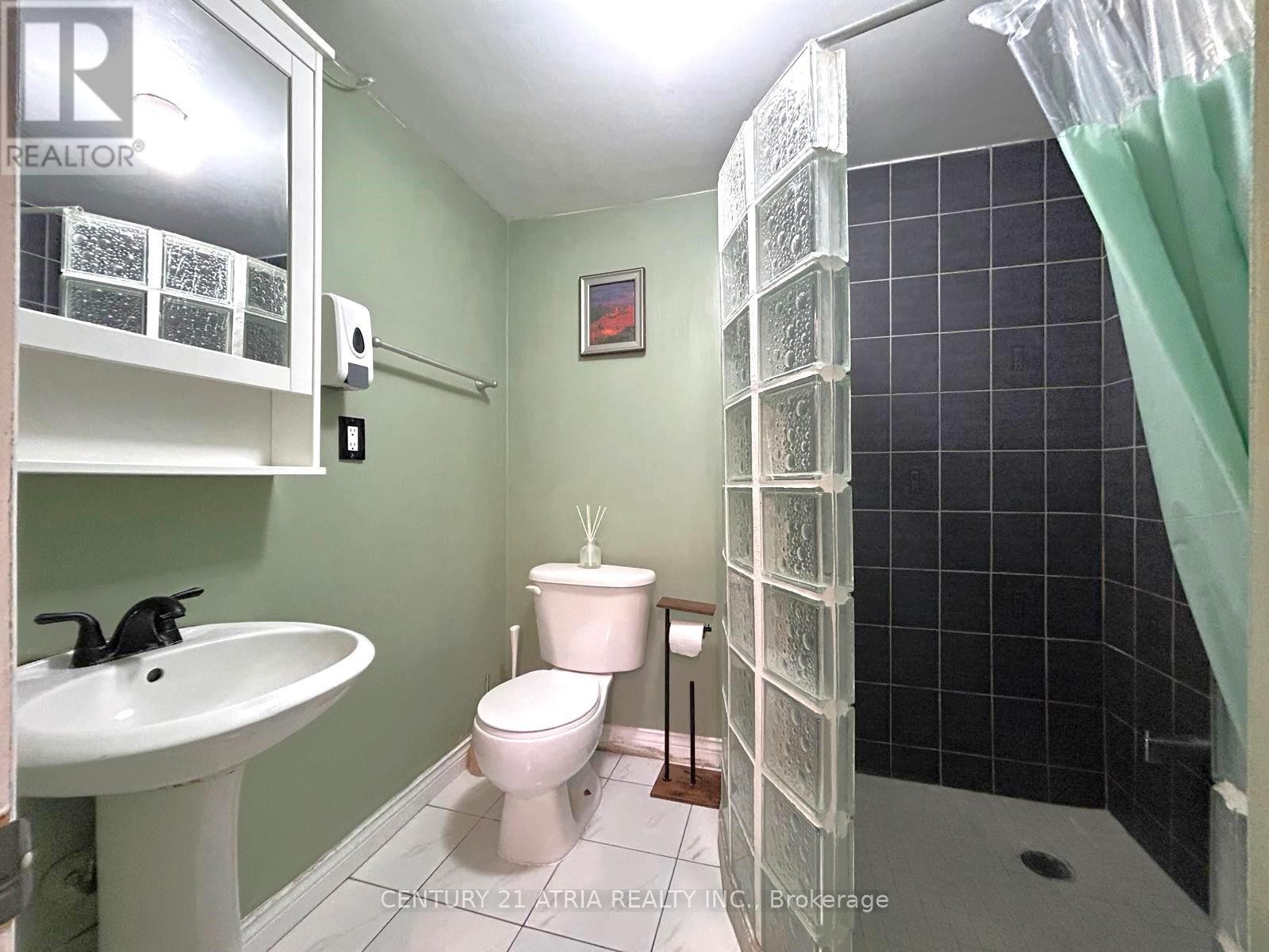 












LOWER - 50 WILLESDEN ROAD

,
Toronto (Hillcrest Village),




Ontario
M2H1V7

