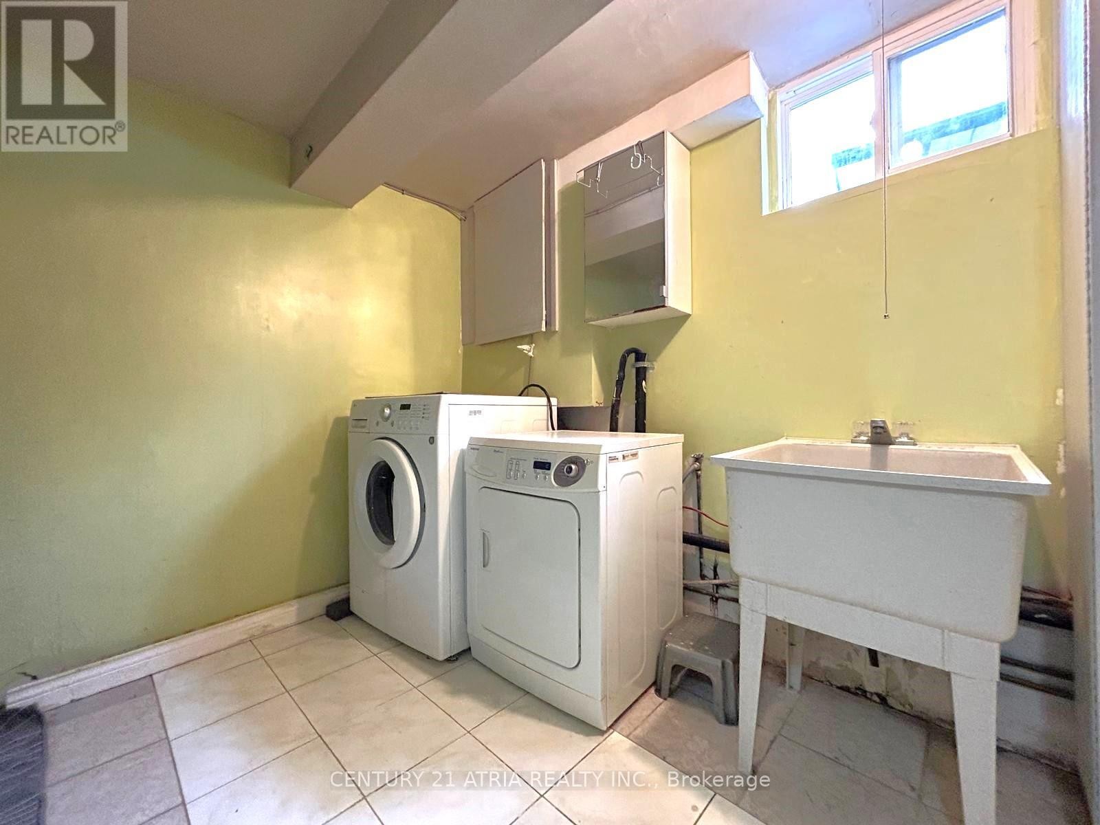 












LOWER - 50 WILLESDEN ROAD

,
Toronto (Hillcrest Village),




Ontario
M2H1V7

