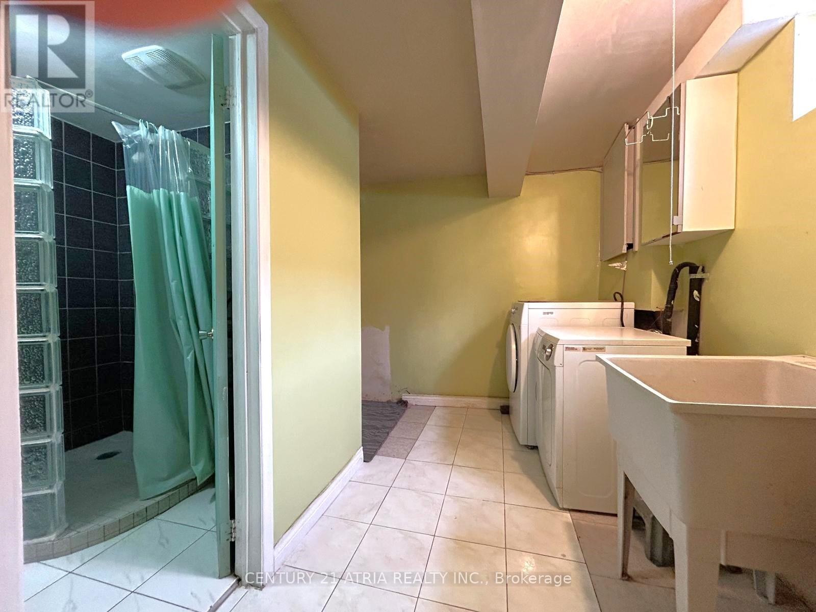 












LOWER - 50 WILLESDEN ROAD

,
Toronto (Hillcrest Village),




Ontario
M2H1V7

