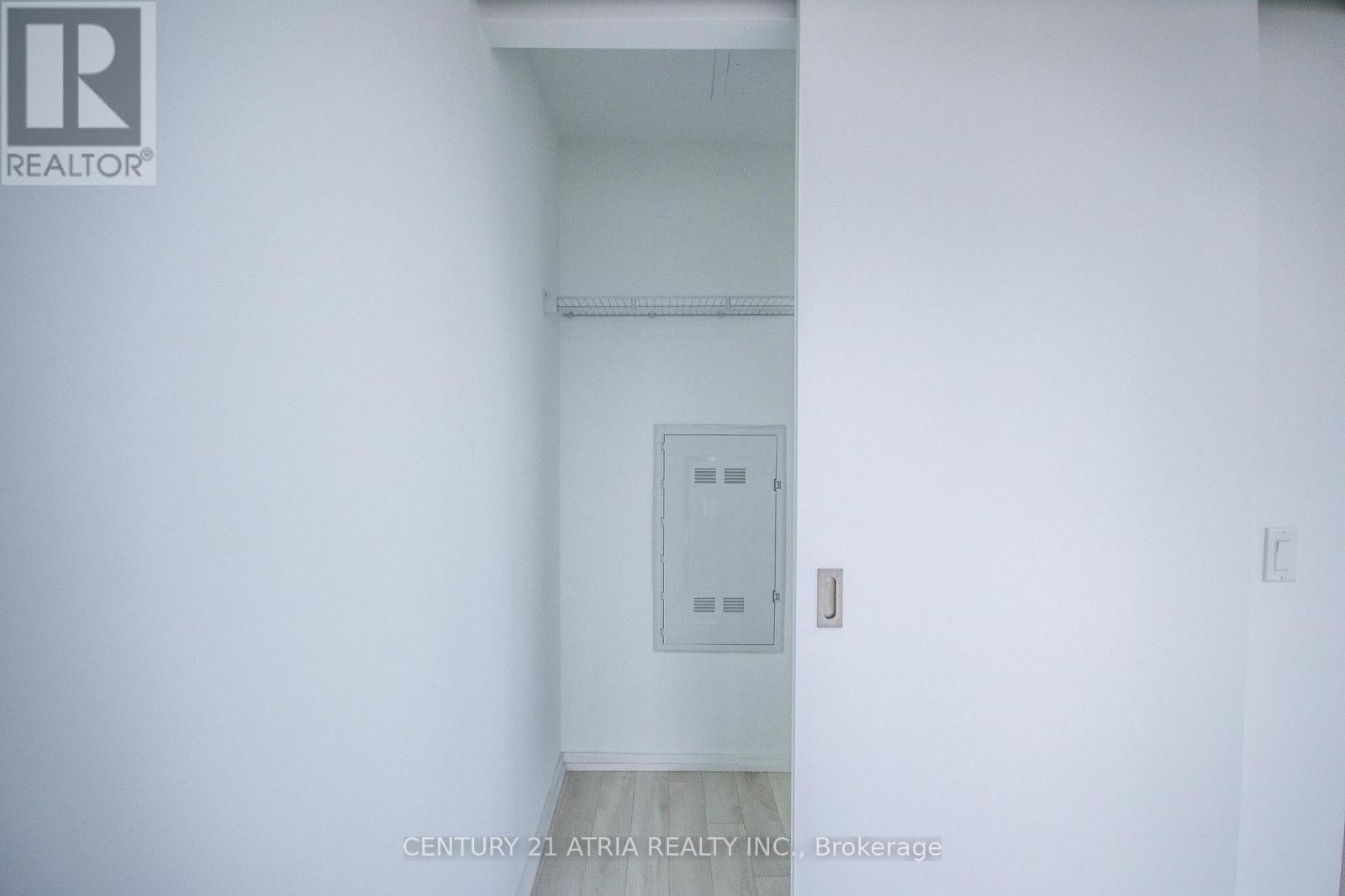 












1913 - 197 YONGE STREET

,
Toronto (Church-Yonge Corridor),




Ontario
M5B0C1

