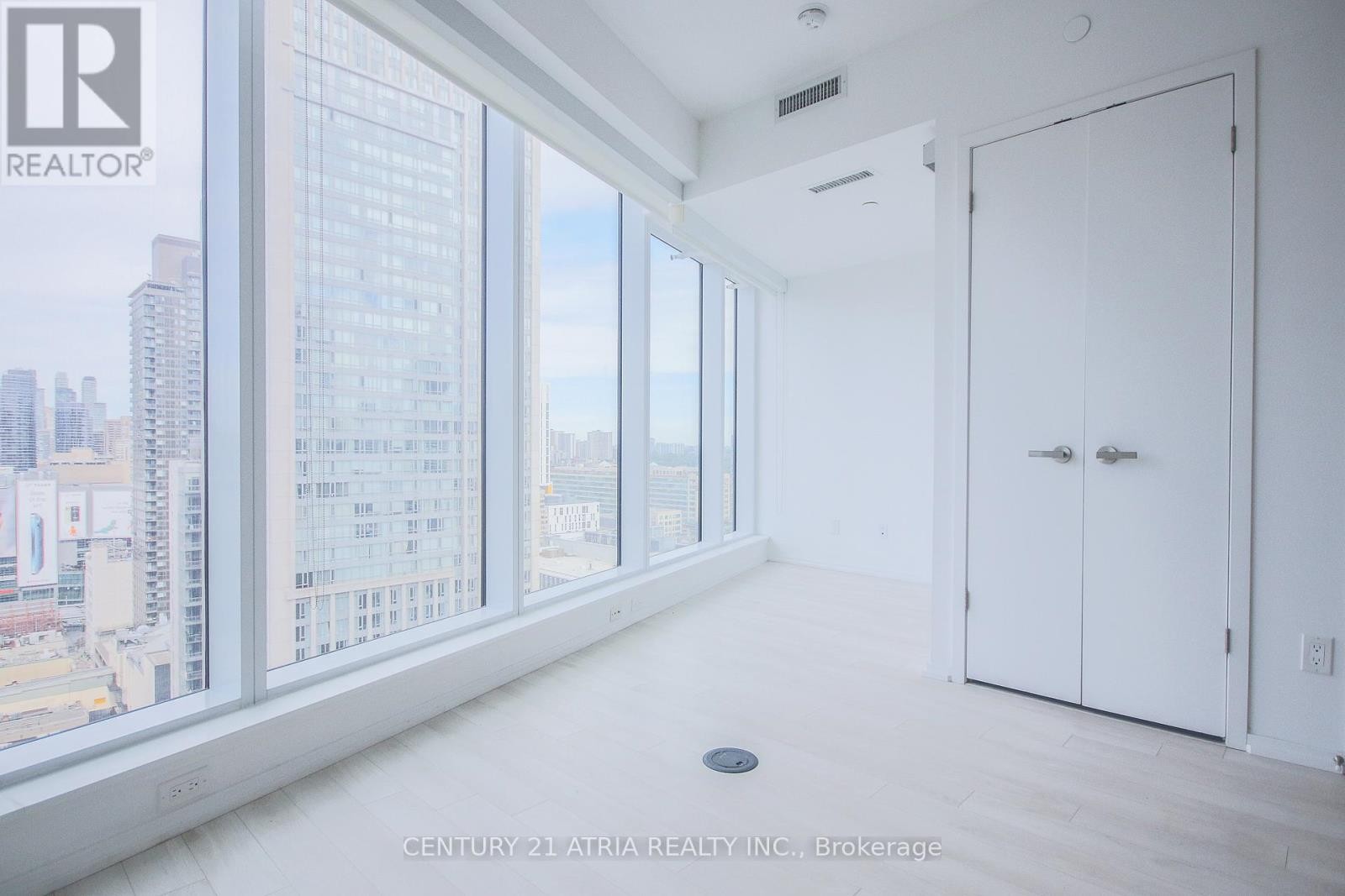 












1913 - 197 YONGE STREET

,
Toronto (Church-Yonge Corridor),




Ontario
M5B0C1

