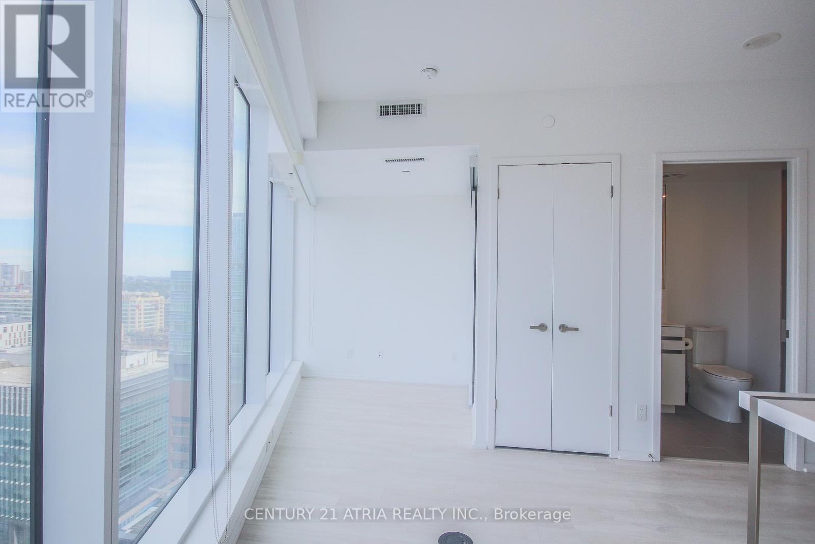 












1913 - 197 YONGE STREET

,
Toronto (Church-Yonge Corridor),




Ontario
M5B0C1

