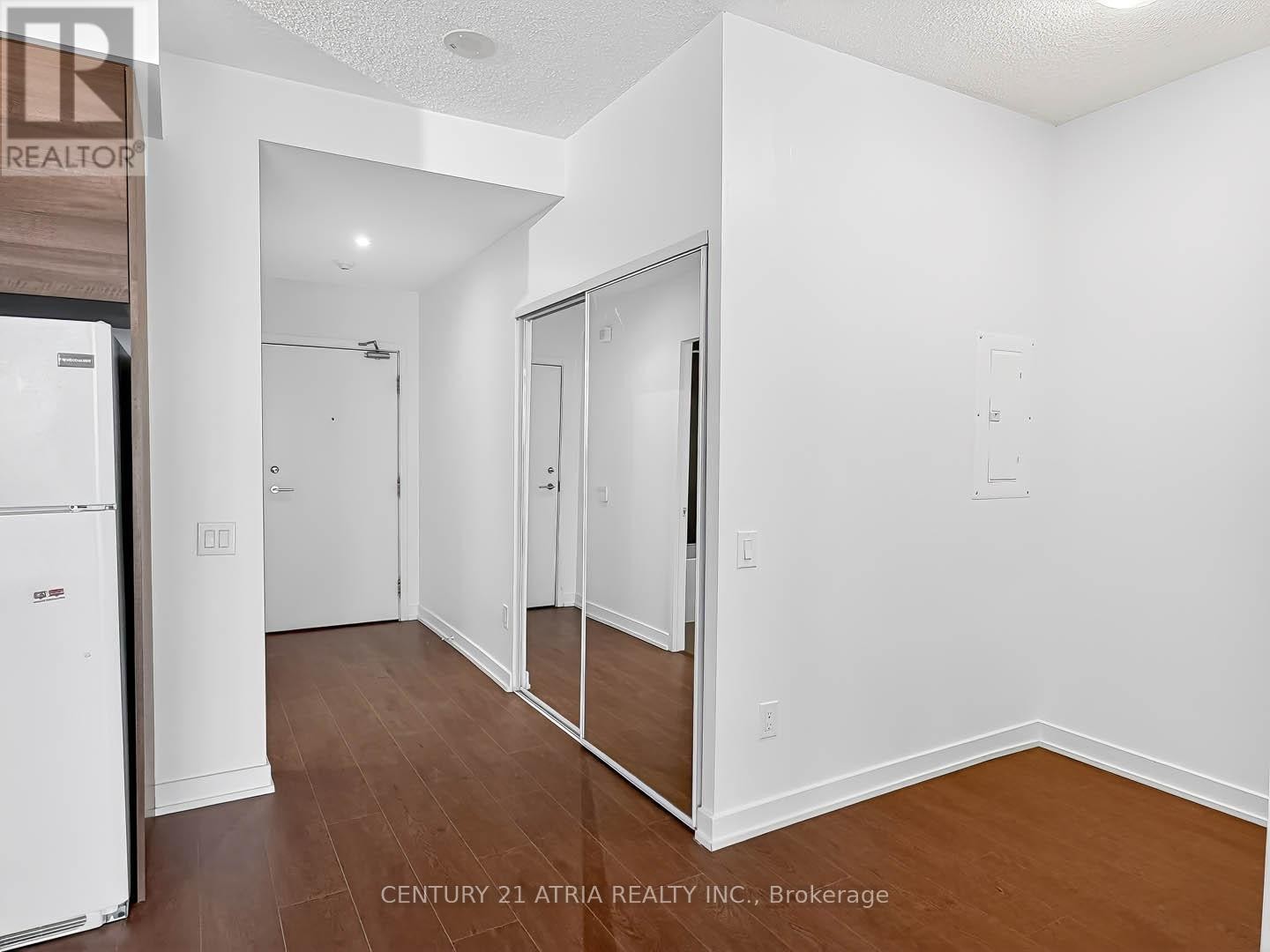 












2703 - 121 MCMAHON DRIVE

,
Toronto (Bayview Village),




Ontario
M2K0C1

