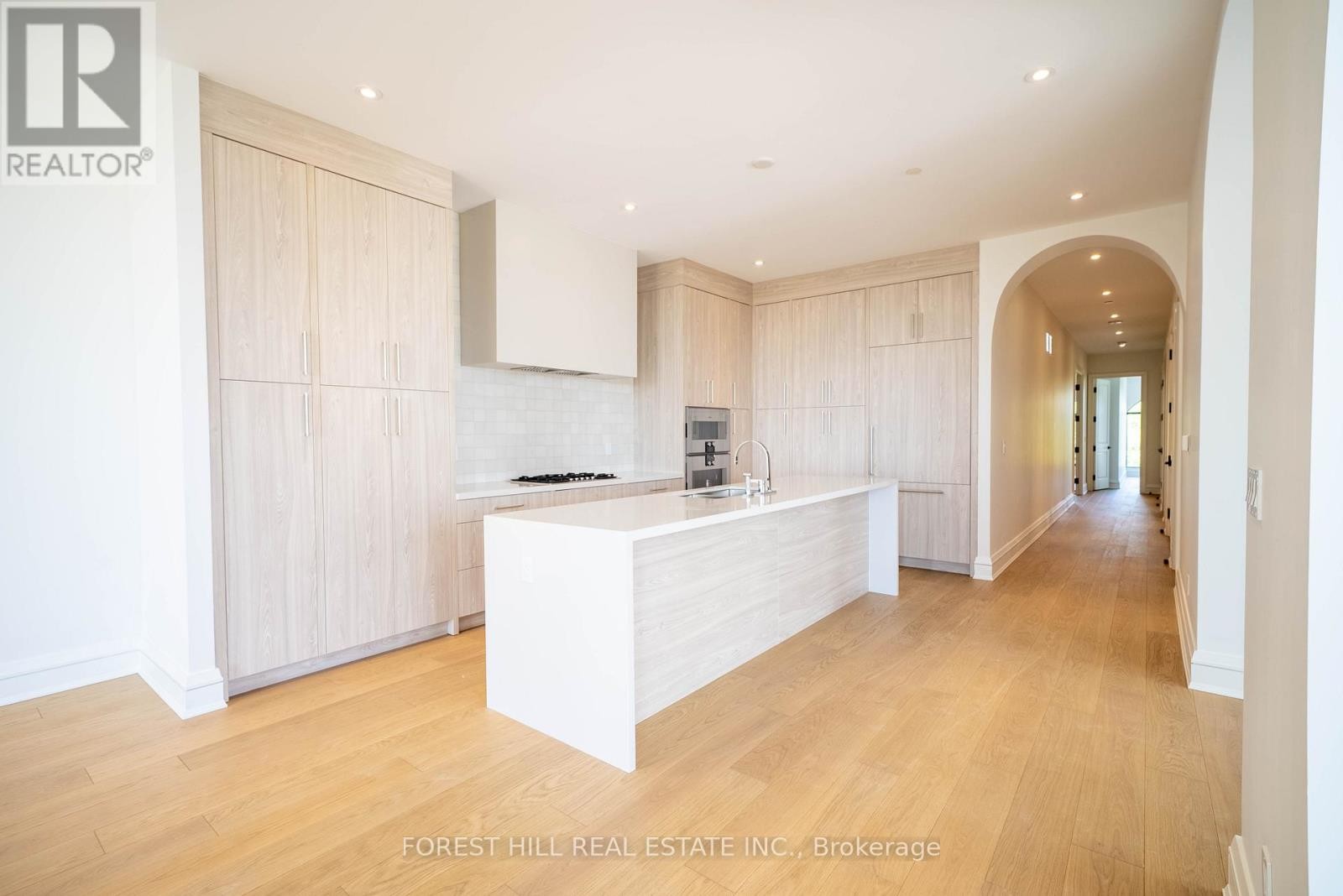 












6A - 2010 BATHURST STREET

,
Toronto (Humewood-Cedarvale),




Ontario
M5P0A8

