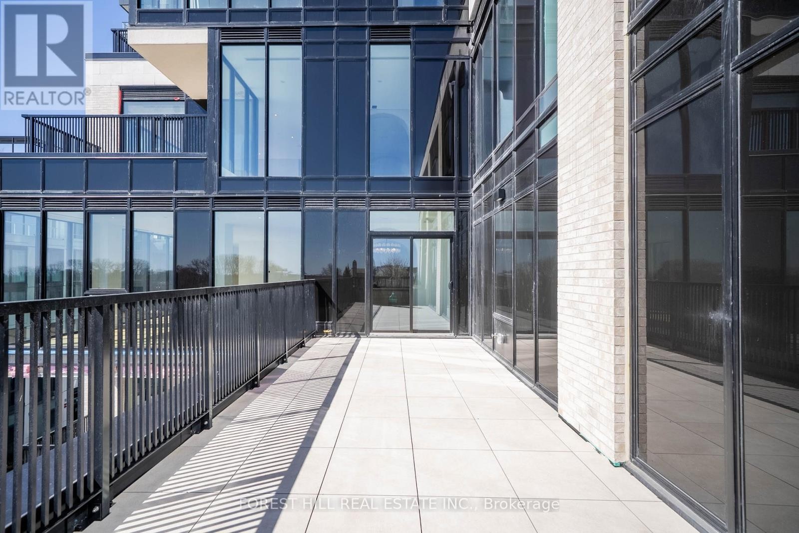 












6A - 2010 BATHURST STREET

,
Toronto (Humewood-Cedarvale),




Ontario
M5P0A8

