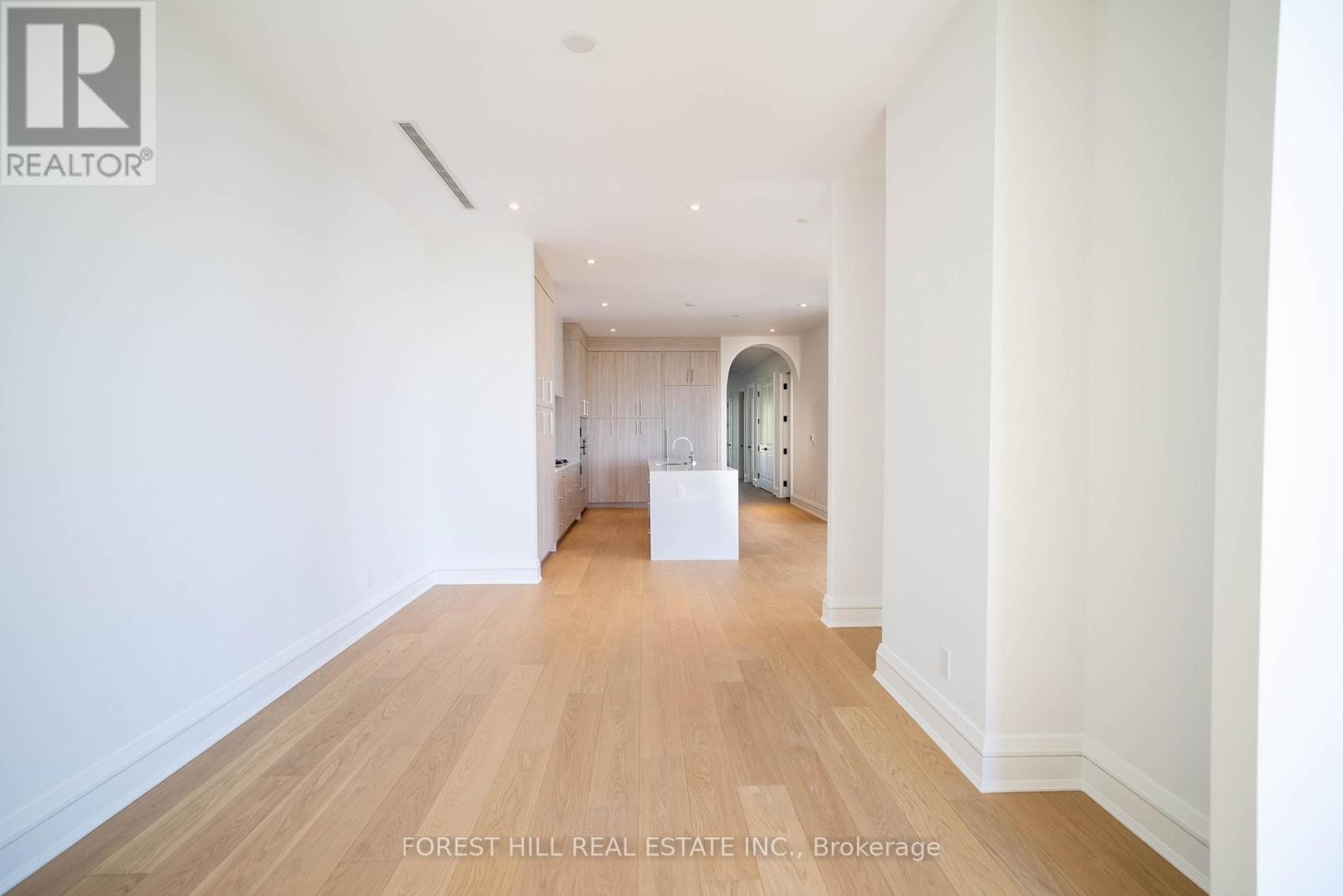 












6A - 2010 BATHURST STREET

,
Toronto (Humewood-Cedarvale),




Ontario
M5P0A8

