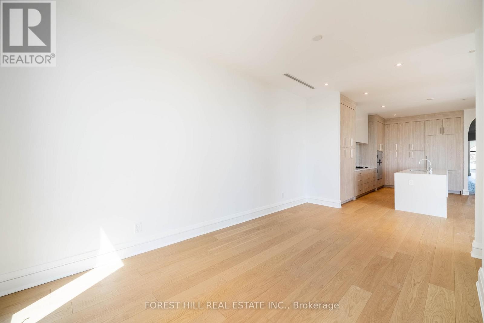 












6A - 2010 BATHURST STREET

,
Toronto (Humewood-Cedarvale),




Ontario
M5P0A8

