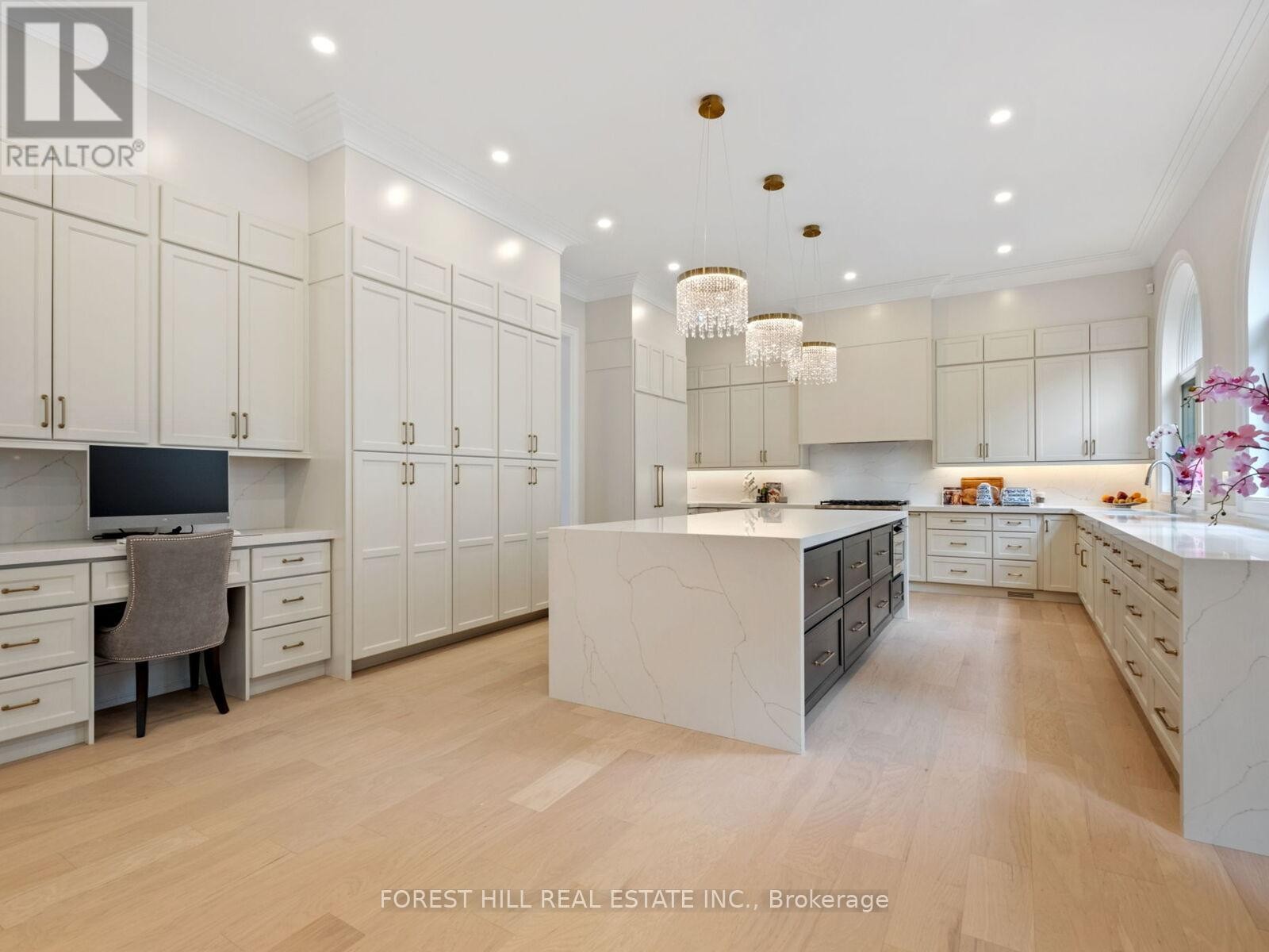 












150 HOLCOLM ROAD

,
Toronto (Willowdale West),




Ontario
M2N2E2

