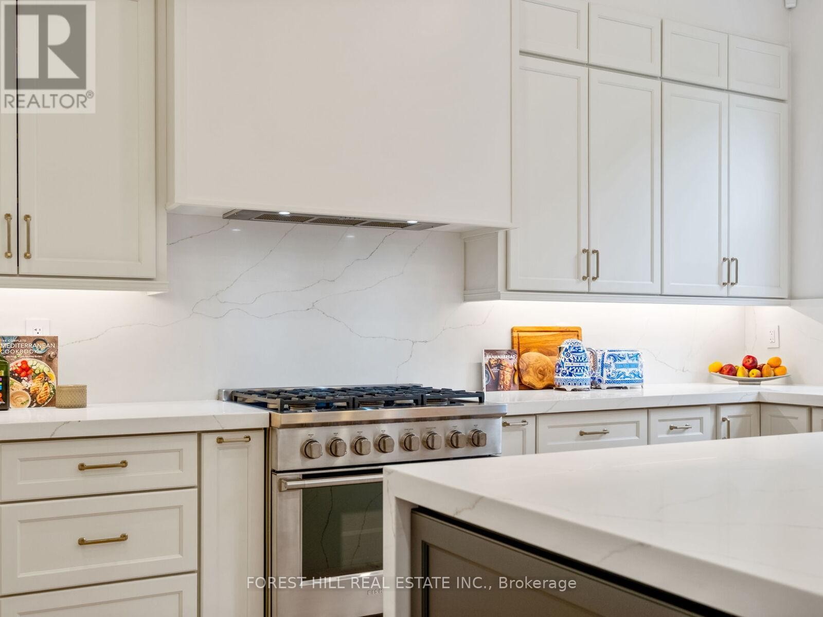 












150 HOLCOLM ROAD

,
Toronto (Willowdale West),




Ontario
M2N2E2

