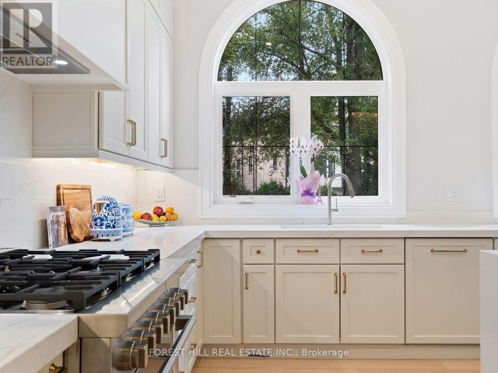 












150 HOLCOLM ROAD

,
Toronto (Willowdale West),




Ontario
M2N2E2

