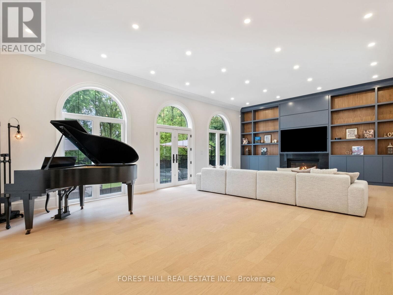 












150 HOLCOLM ROAD

,
Toronto (Willowdale West),




Ontario
M2N2E2

