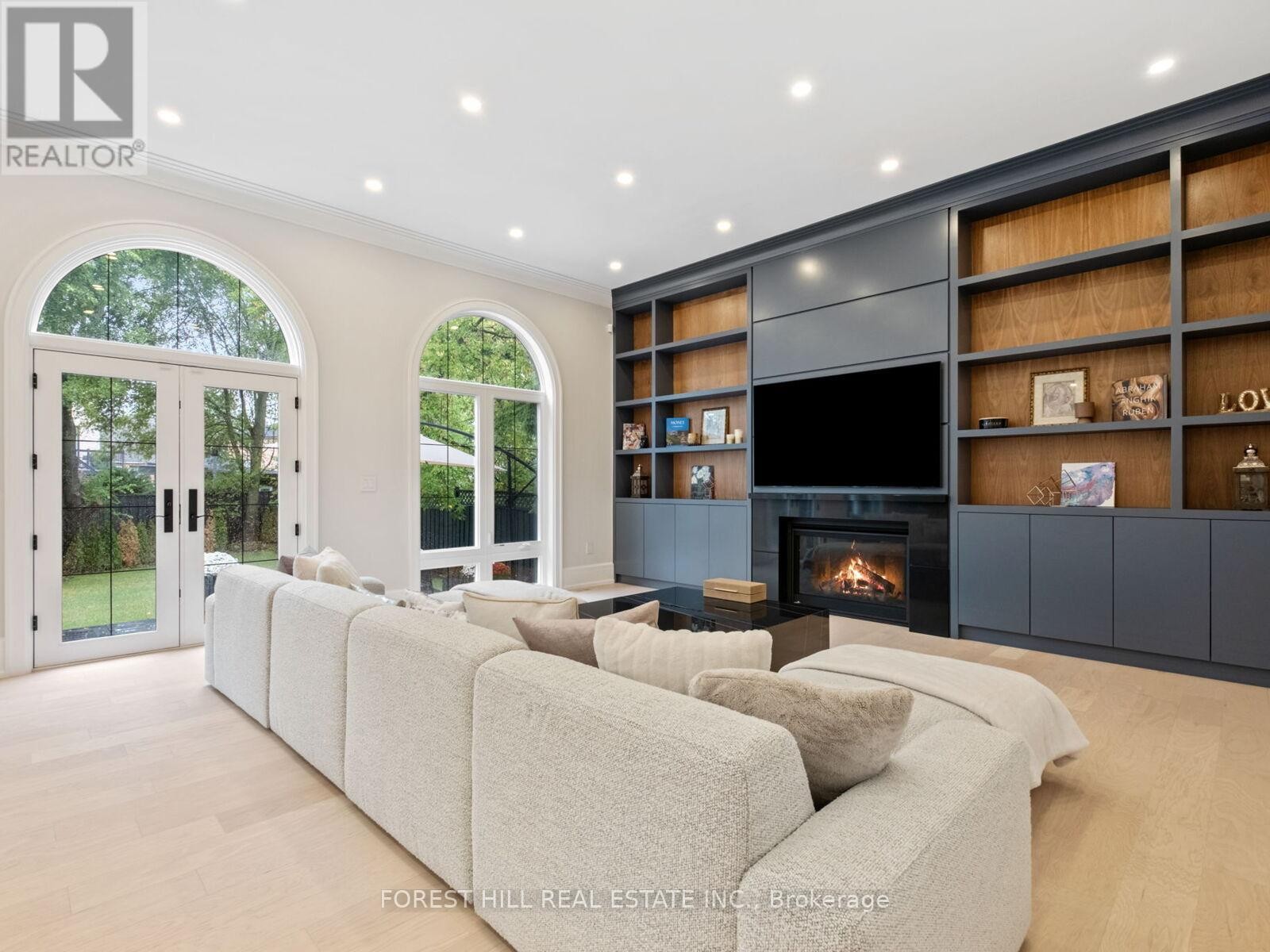 












150 HOLCOLM ROAD

,
Toronto (Willowdale West),




Ontario
M2N2E2

