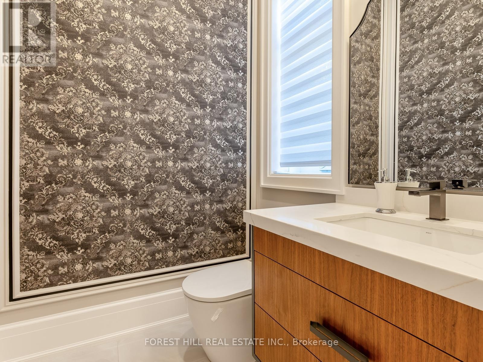 












150 HOLCOLM ROAD

,
Toronto (Willowdale West),




Ontario
M2N2E2

