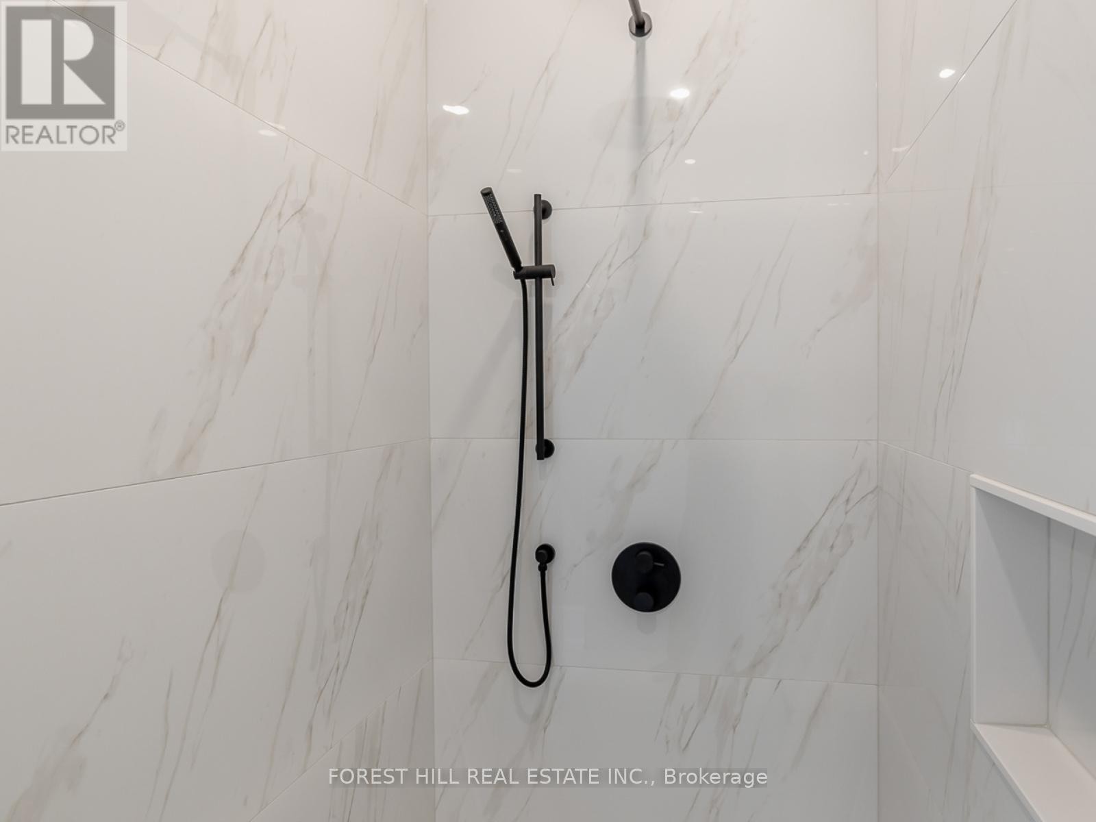 












150 HOLCOLM ROAD

,
Toronto (Willowdale West),




Ontario
M2N2E2

