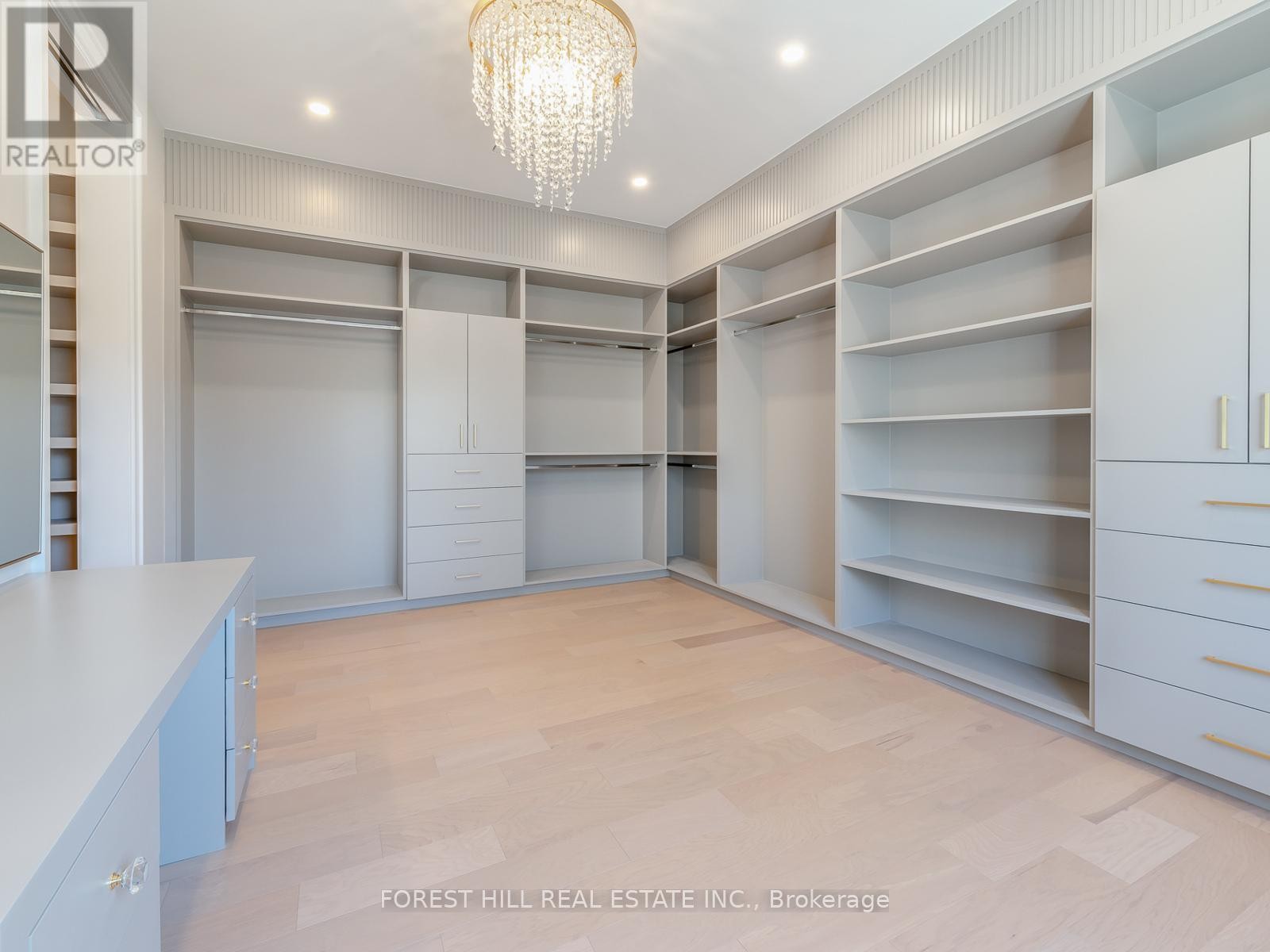 












150 HOLCOLM ROAD

,
Toronto (Willowdale West),




Ontario
M2N2E2

