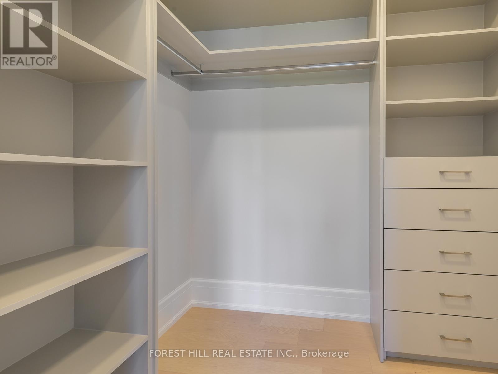 












150 HOLCOLM ROAD

,
Toronto (Willowdale West),




Ontario
M2N2E2

