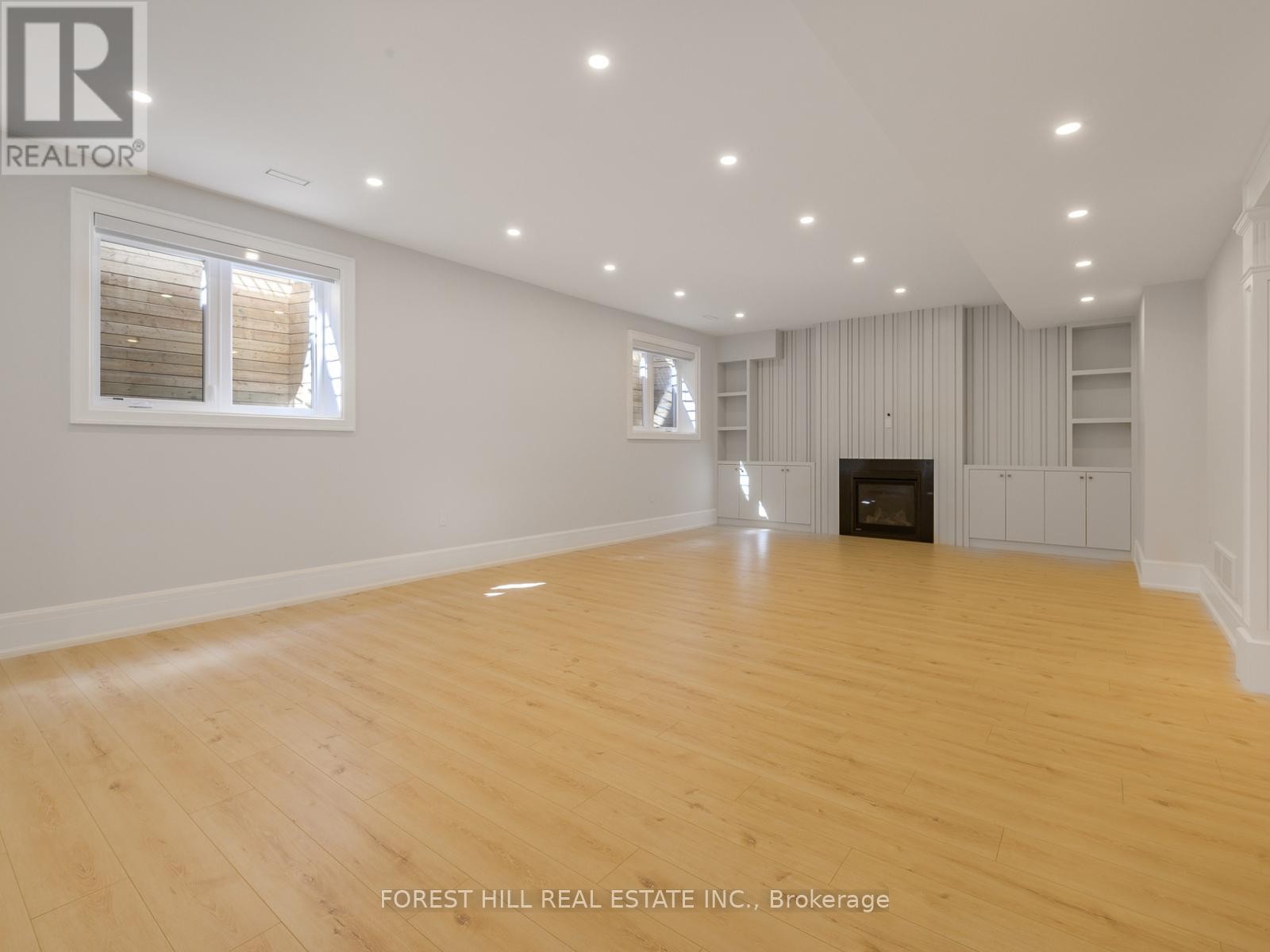 












150 HOLCOLM ROAD

,
Toronto (Willowdale West),




Ontario
M2N2E2

