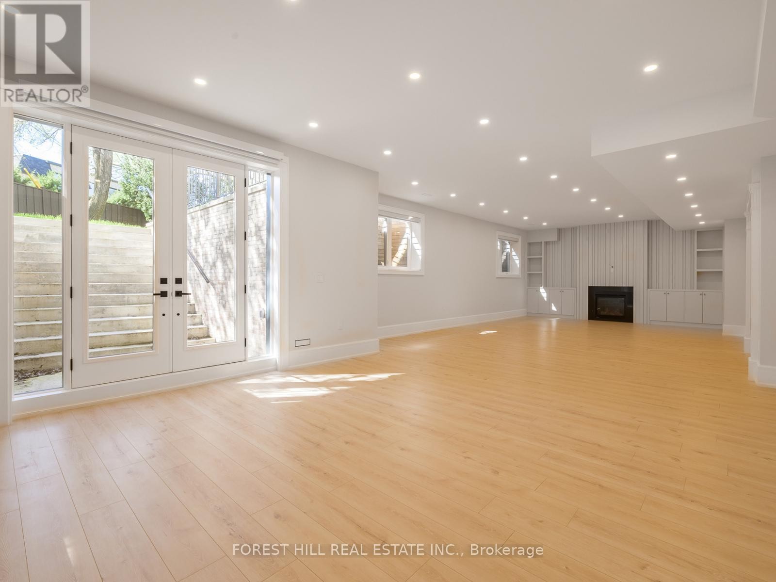 












150 HOLCOLM ROAD

,
Toronto (Willowdale West),




Ontario
M2N2E2

