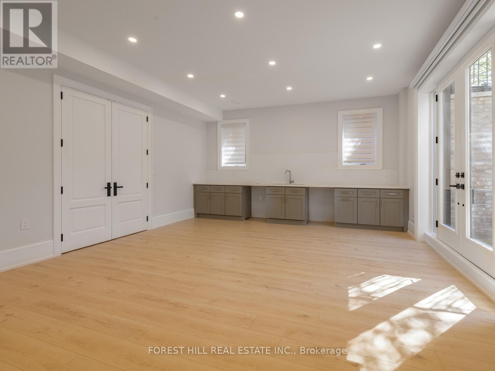 












150 HOLCOLM ROAD

,
Toronto (Willowdale West),




Ontario
M2N2E2

