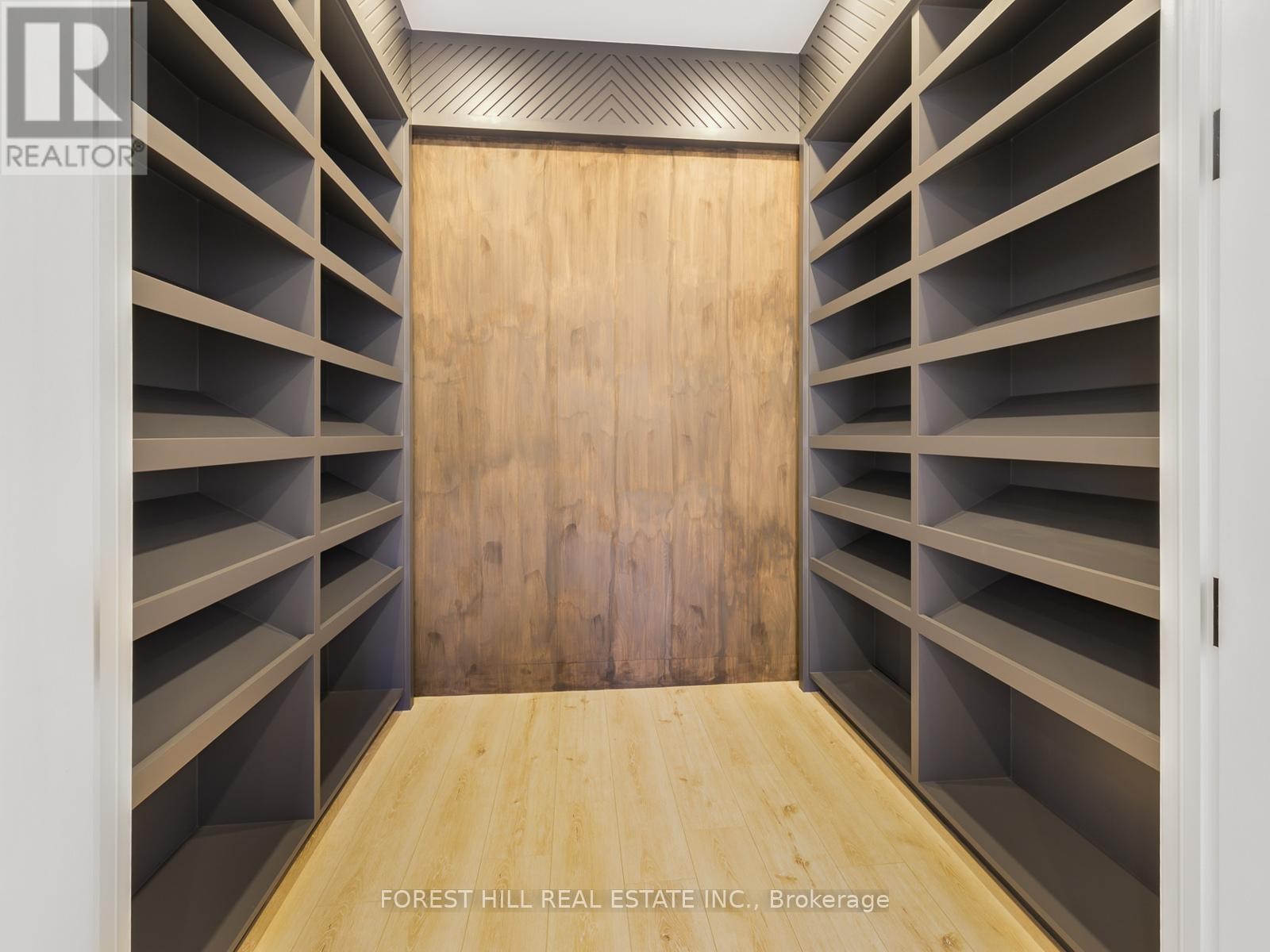 












150 HOLCOLM ROAD

,
Toronto (Willowdale West),




Ontario
M2N2E2

