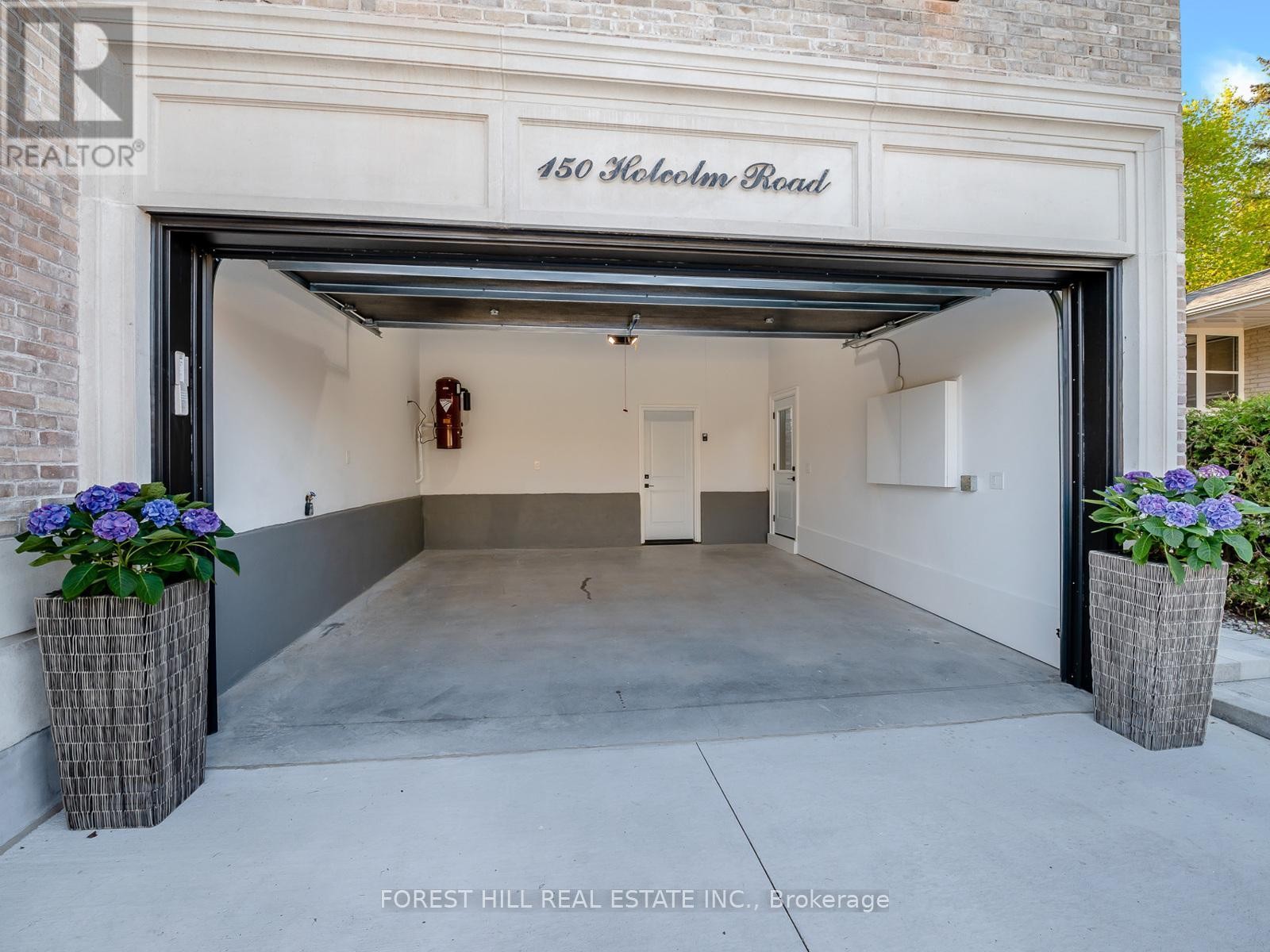 












150 HOLCOLM ROAD

,
Toronto (Willowdale West),




Ontario
M2N2E2

