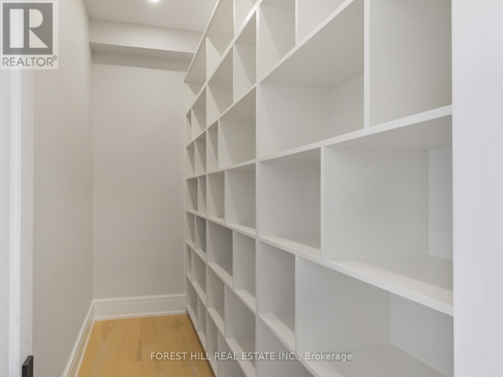 












150 HOLCOLM ROAD

,
Toronto (Willowdale West),




Ontario
M2N2E2

