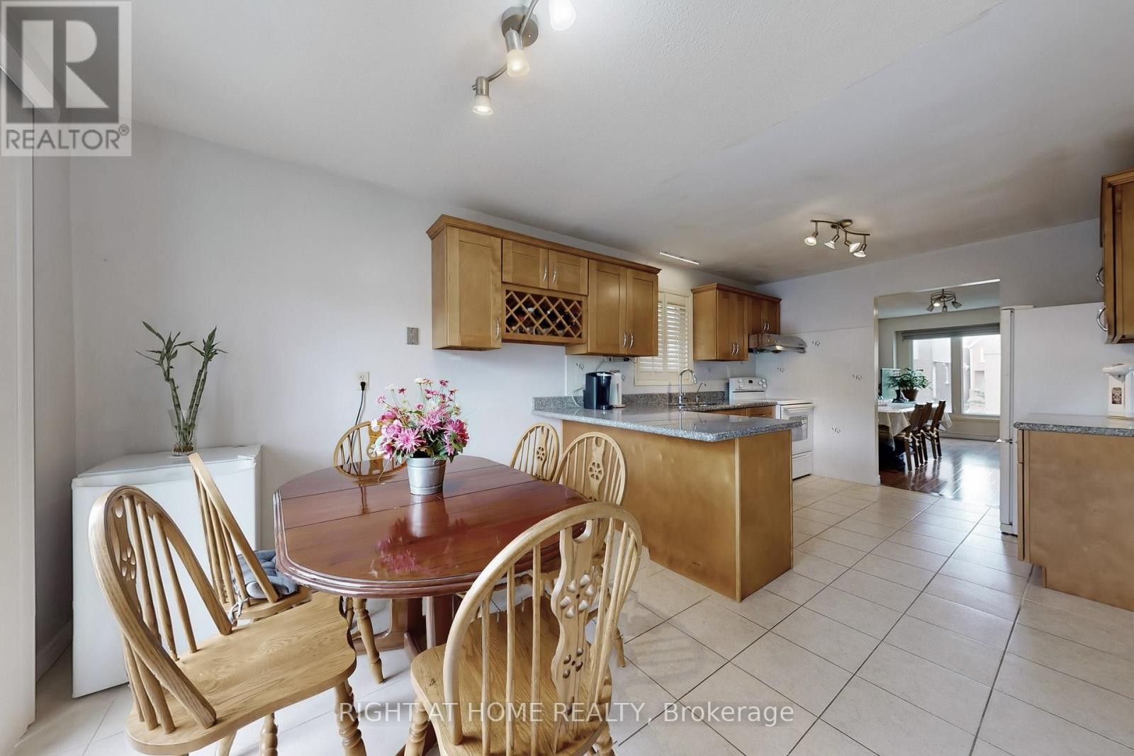 












9 FESTIVAL DRIVE

,
Toronto (Westminster-Branson),




Ontario
M2R3T9

