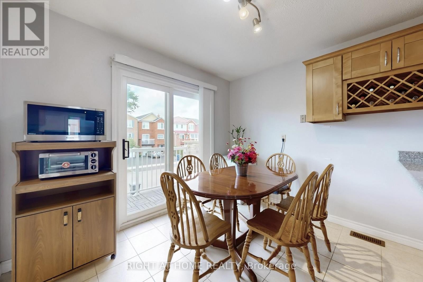 












9 FESTIVAL DRIVE

,
Toronto (Westminster-Branson),




Ontario
M2R3T9


