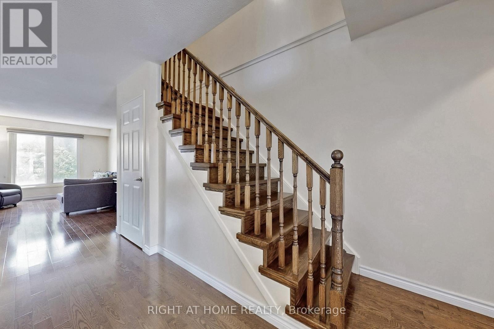 












9 FESTIVAL DRIVE

,
Toronto (Westminster-Branson),




Ontario
M2R3T9

