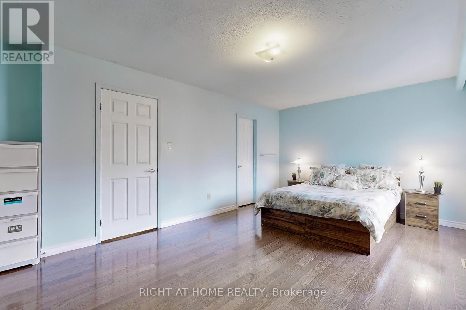 












9 FESTIVAL DRIVE

,
Toronto (Westminster-Branson),




Ontario
M2R3T9

