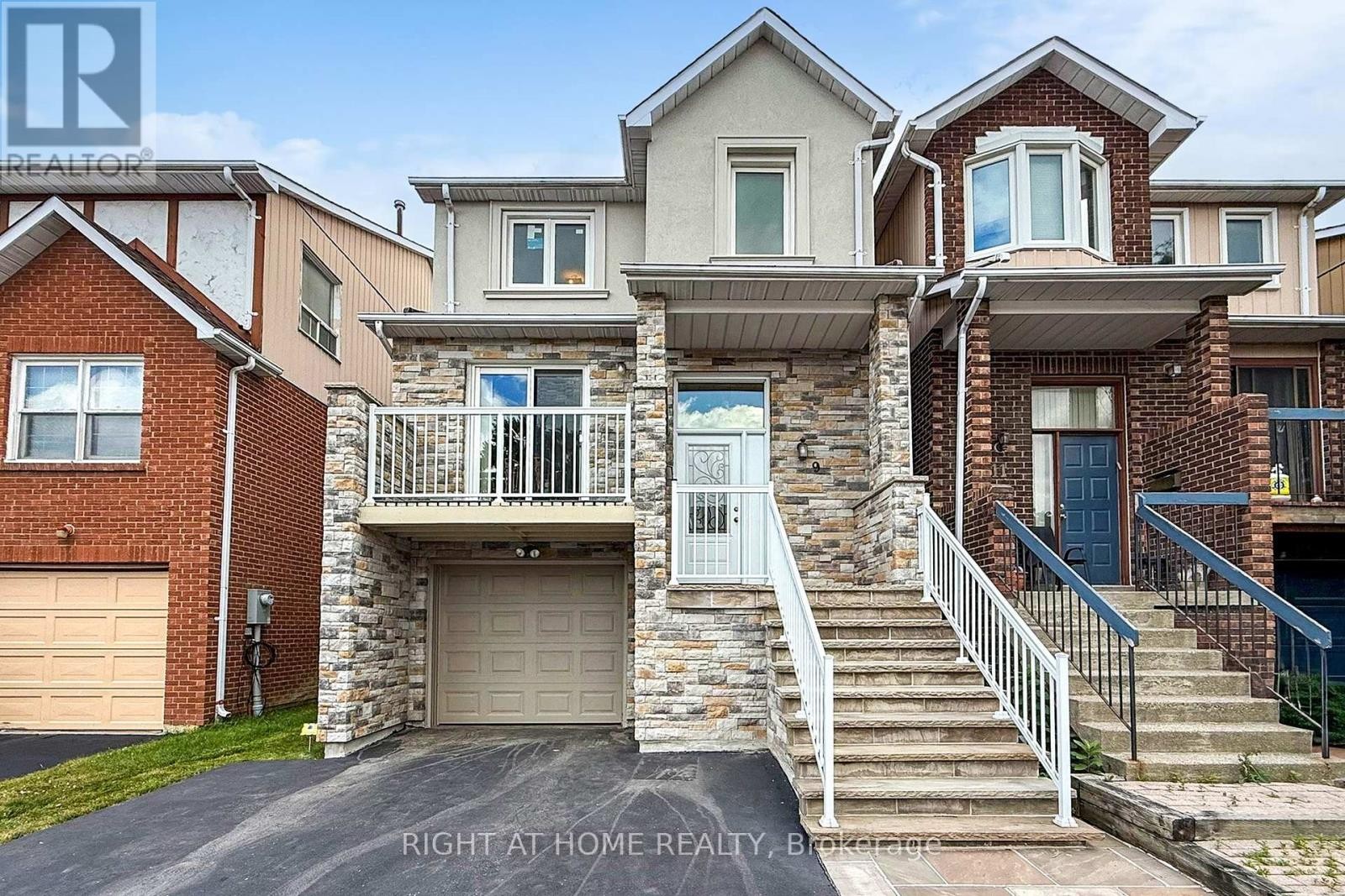 












9 FESTIVAL DRIVE

,
Toronto (Westminster-Branson),




Ontario
M2R3T9

