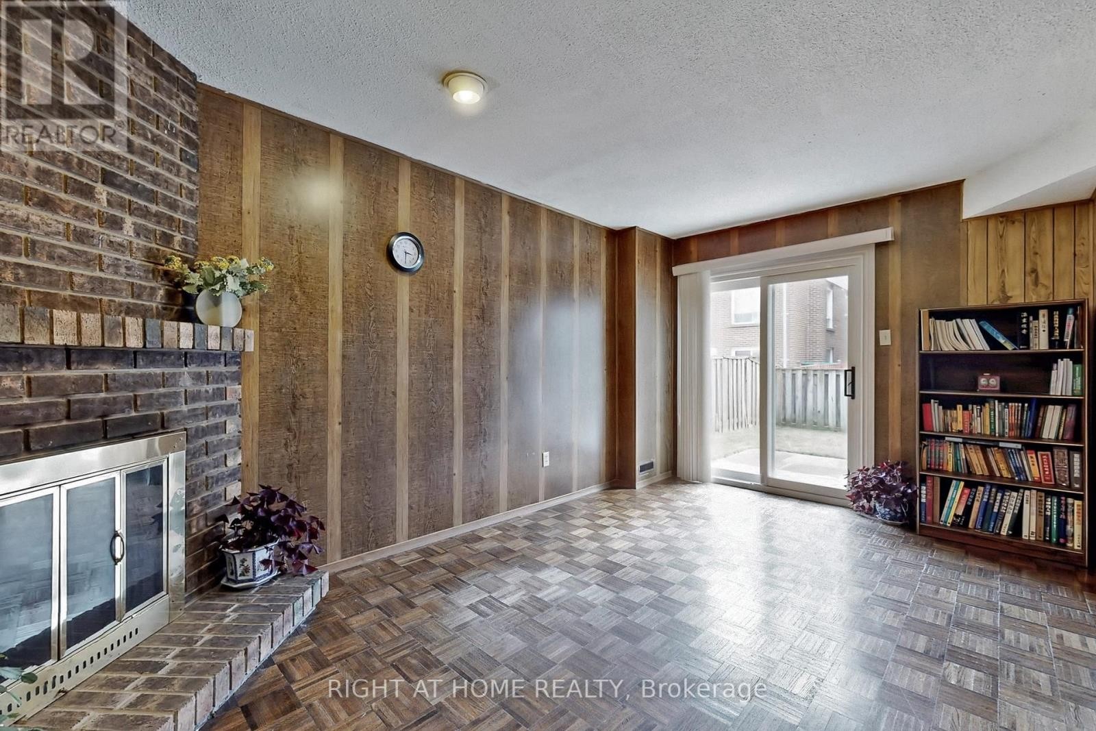 












9 FESTIVAL DRIVE

,
Toronto (Westminster-Branson),




Ontario
M2R3T9

