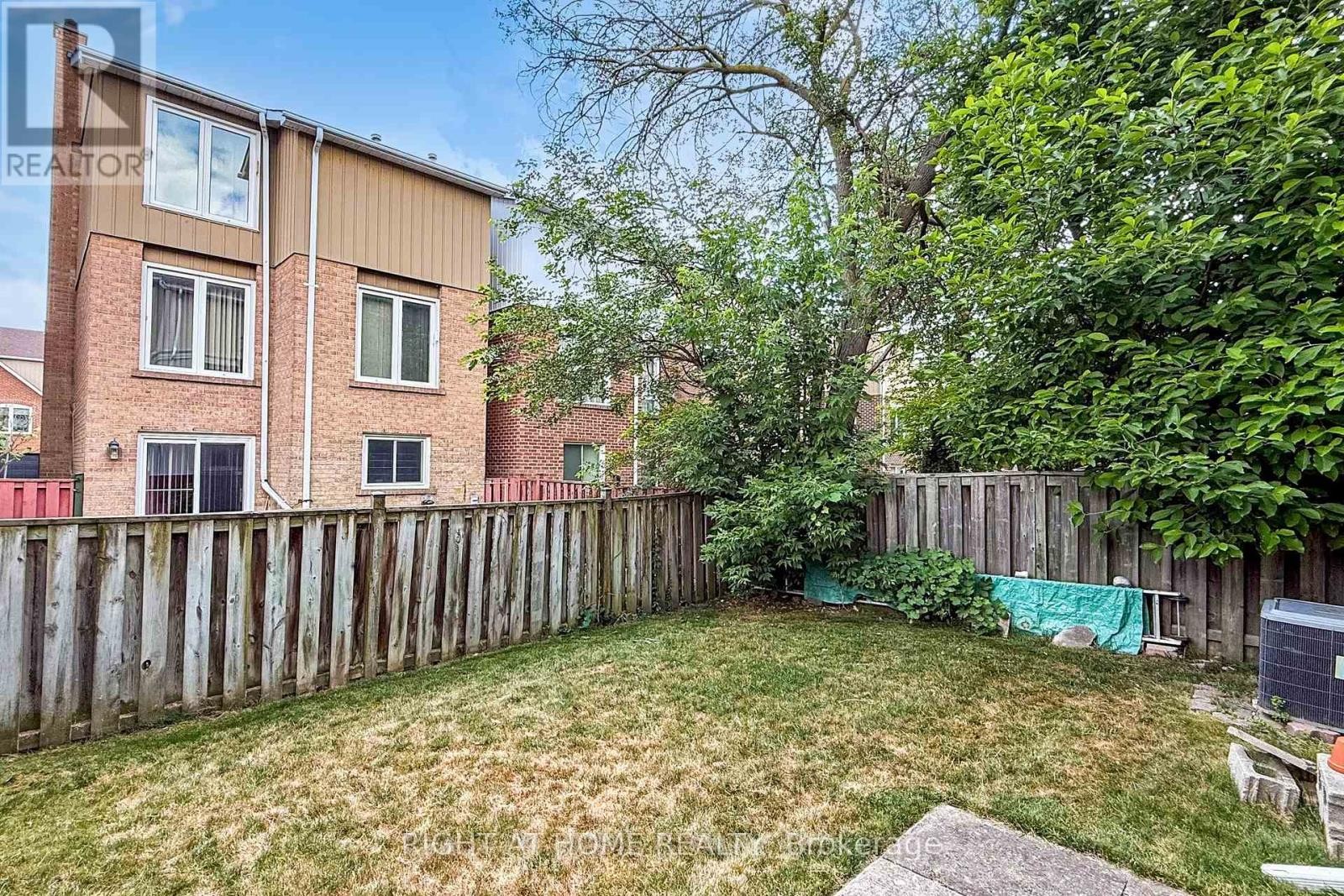 












9 FESTIVAL DRIVE

,
Toronto (Westminster-Branson),




Ontario
M2R3T9

