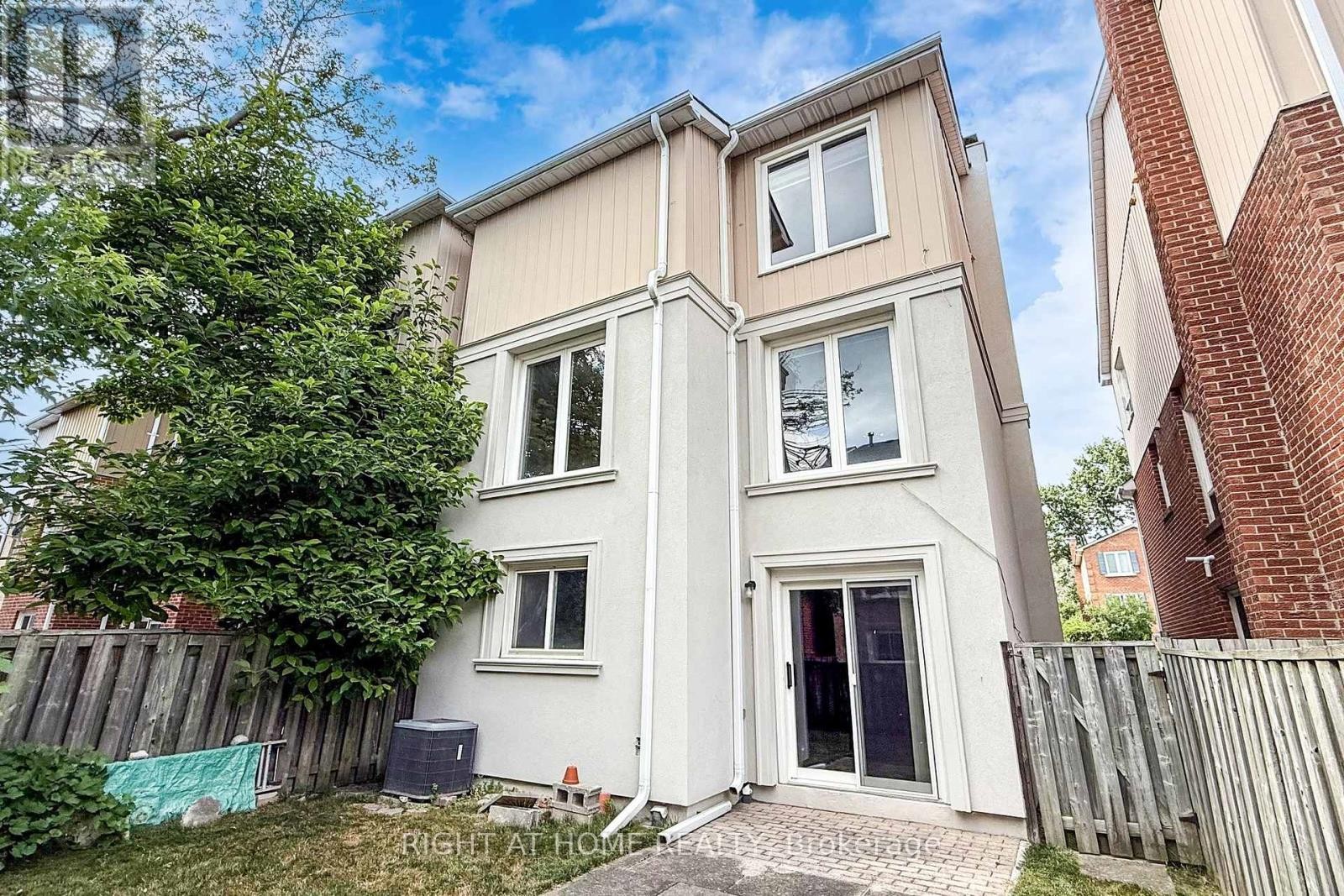 












9 FESTIVAL DRIVE

,
Toronto (Westminster-Branson),




Ontario
M2R3T9

