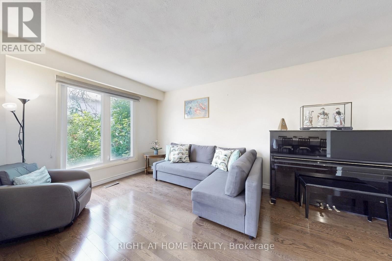 












9 FESTIVAL DRIVE

,
Toronto (Westminster-Branson),




Ontario
M2R3T9

