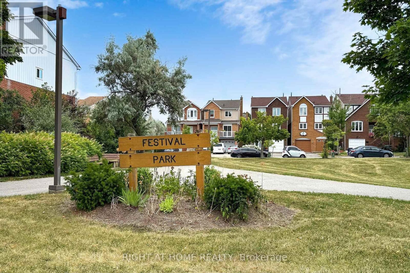 












9 FESTIVAL DRIVE

,
Toronto (Westminster-Branson),




Ontario
M2R3T9

