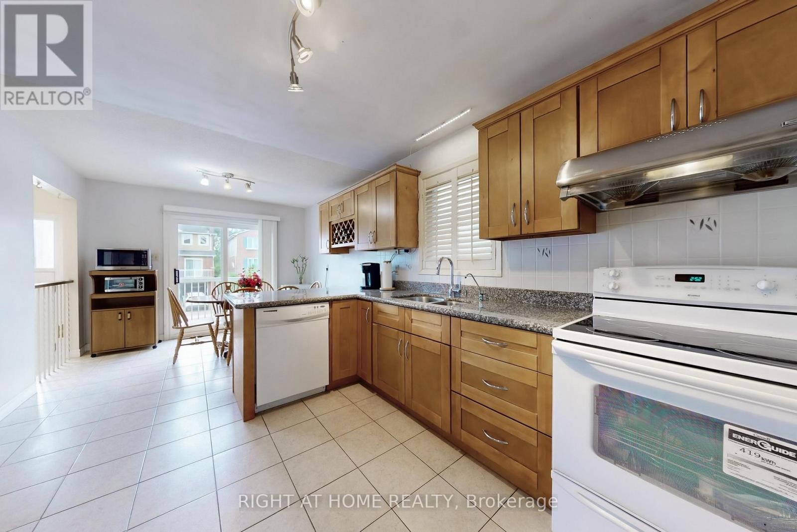 












9 FESTIVAL DRIVE

,
Toronto (Westminster-Branson),




Ontario
M2R3T9

