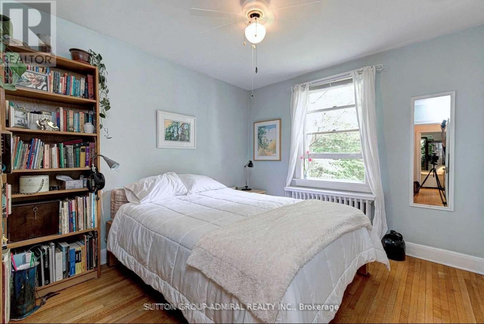 












50 CARDIFF ROAD

,
Toronto (Bridle Path-Sunnybrook-York Mills),




Ontario
M4P2P2

