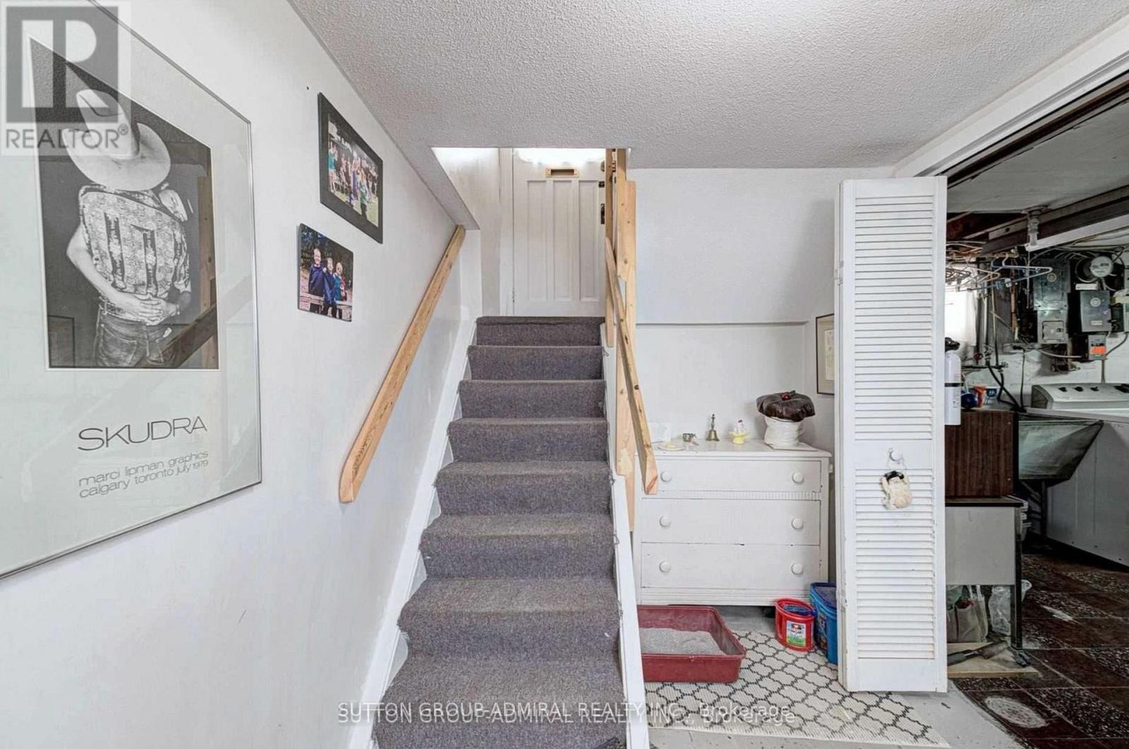 












50 CARDIFF ROAD

,
Toronto (Bridle Path-Sunnybrook-York Mills),




Ontario
M4P2P2

